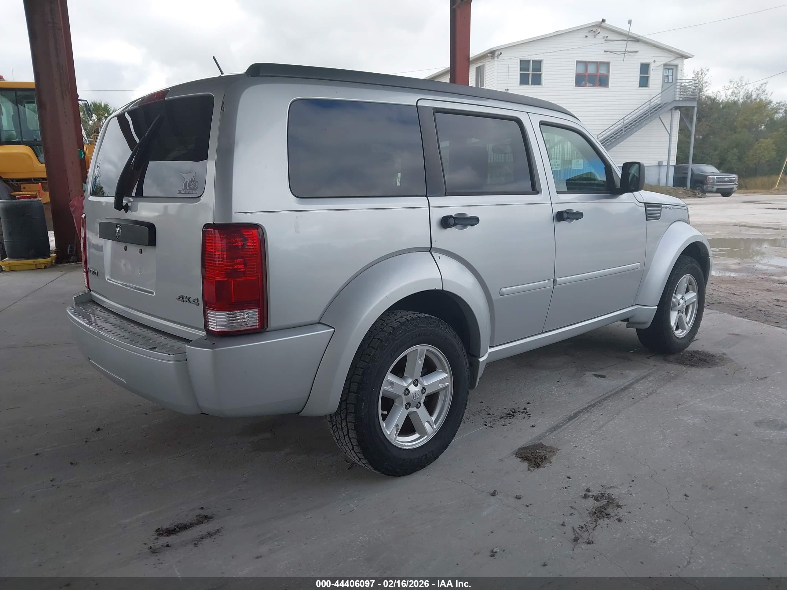 DODGE NITRO image 4