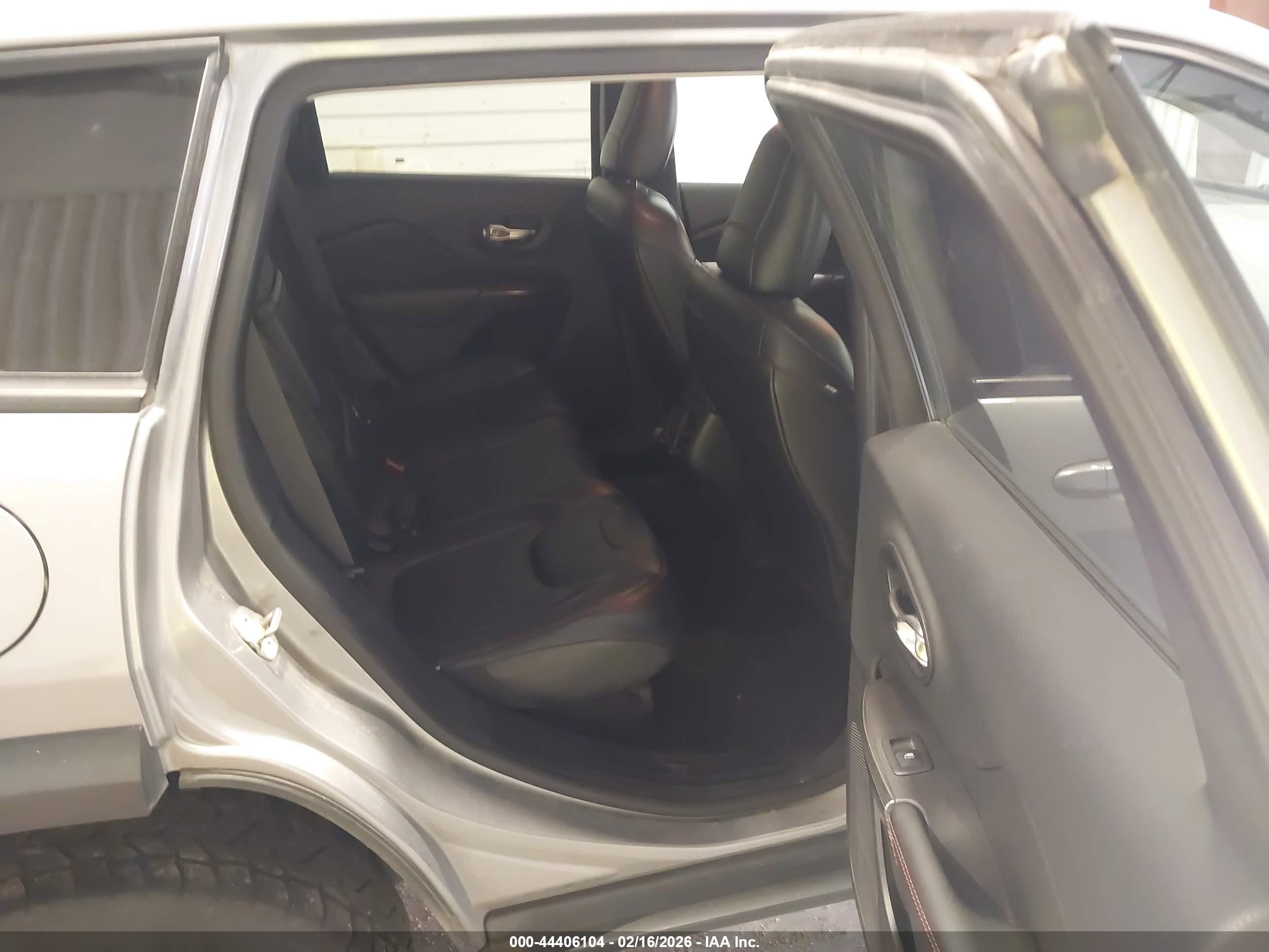 JEEP CHEROKEE image 8