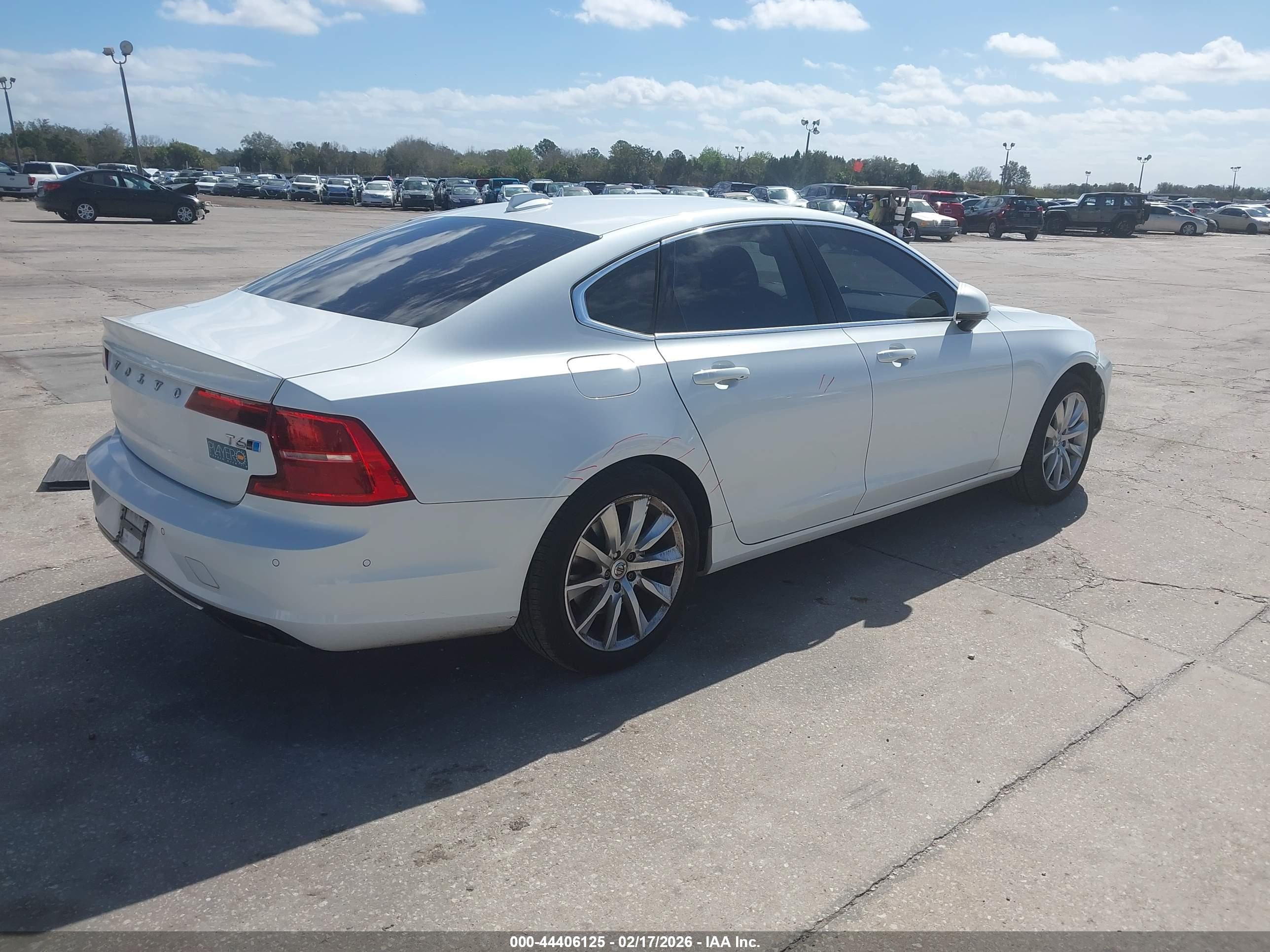 VOLVO S90 image 4