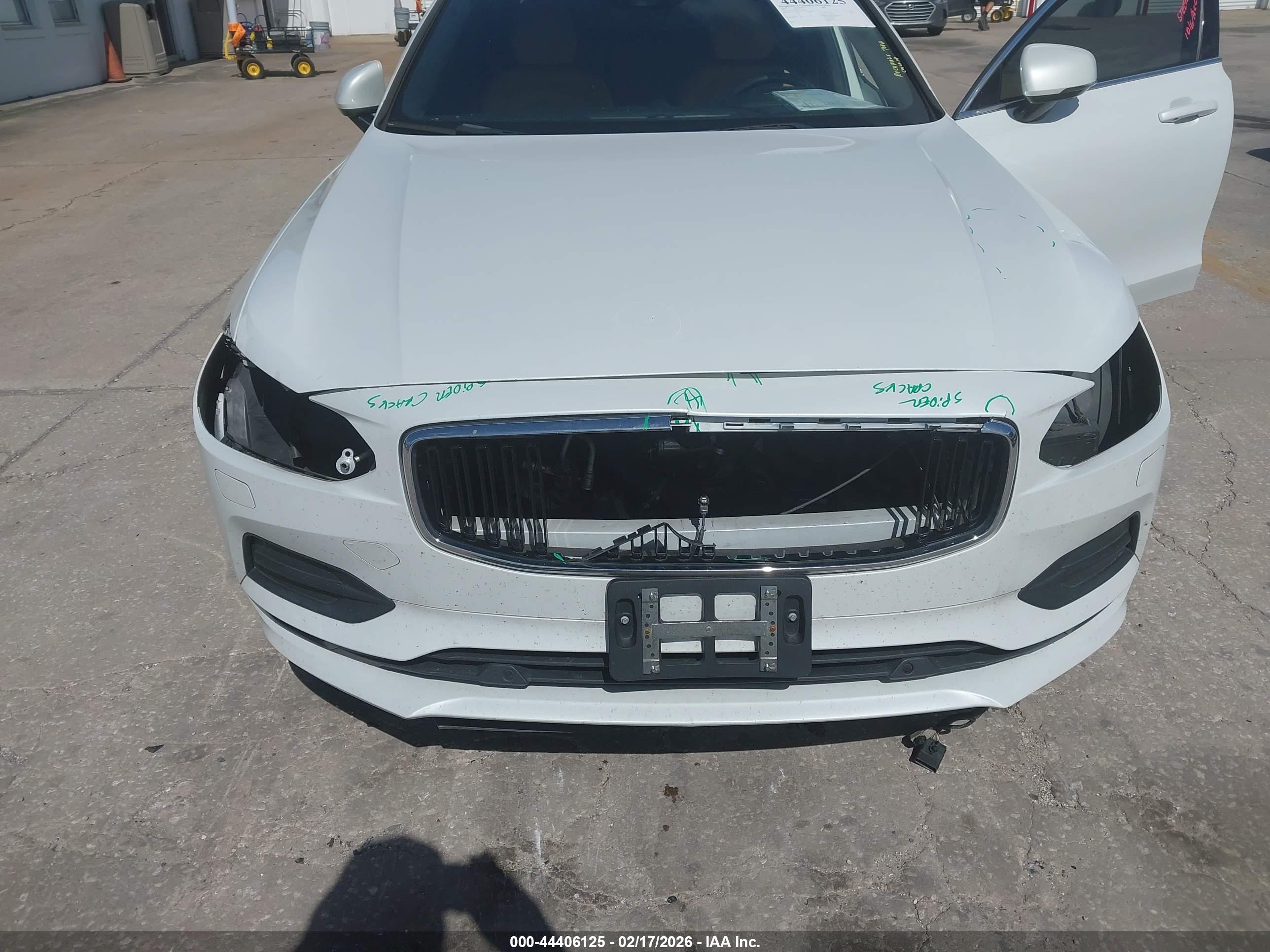 VOLVO S90 image 6