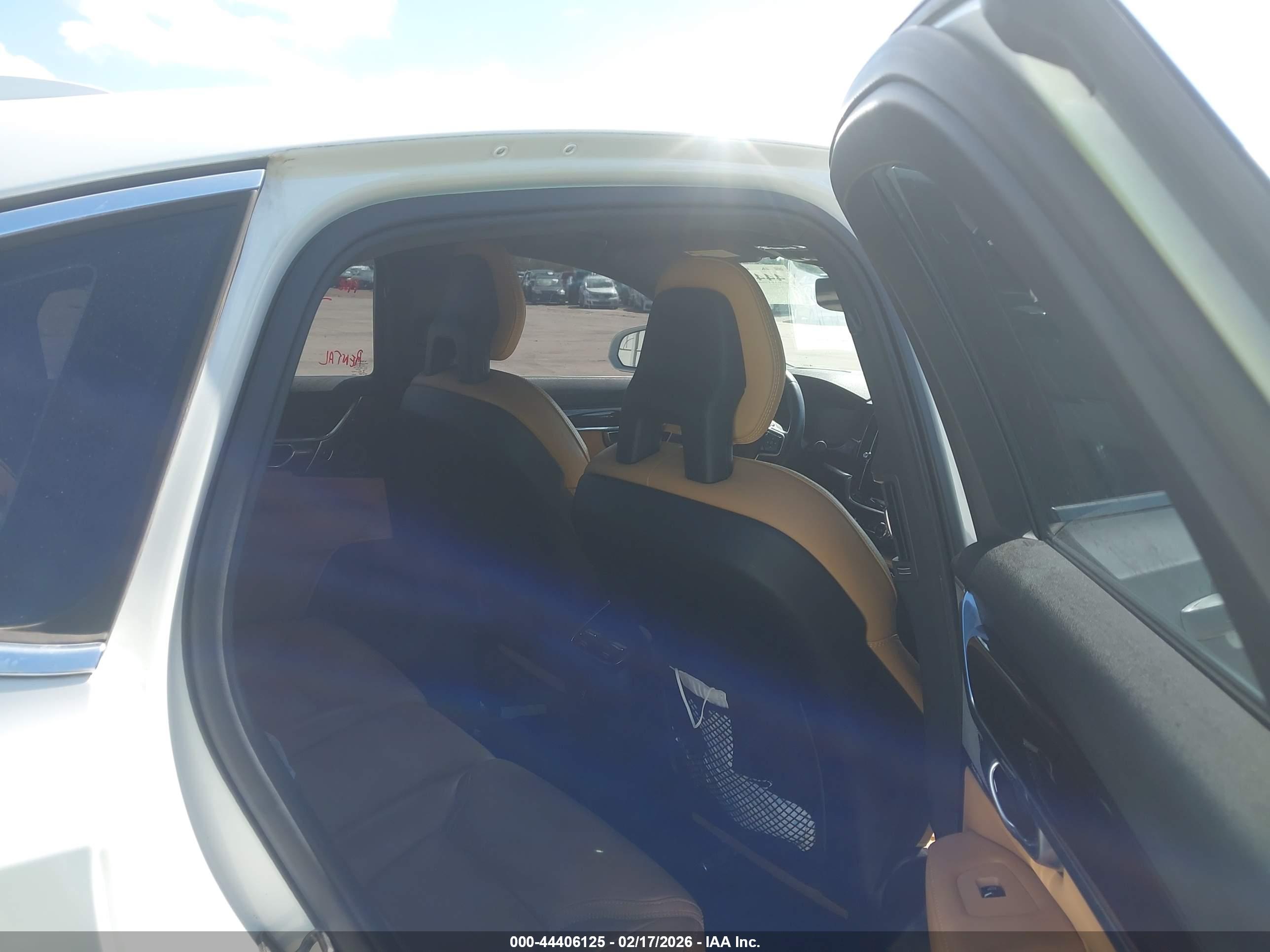VOLVO S90 image 8