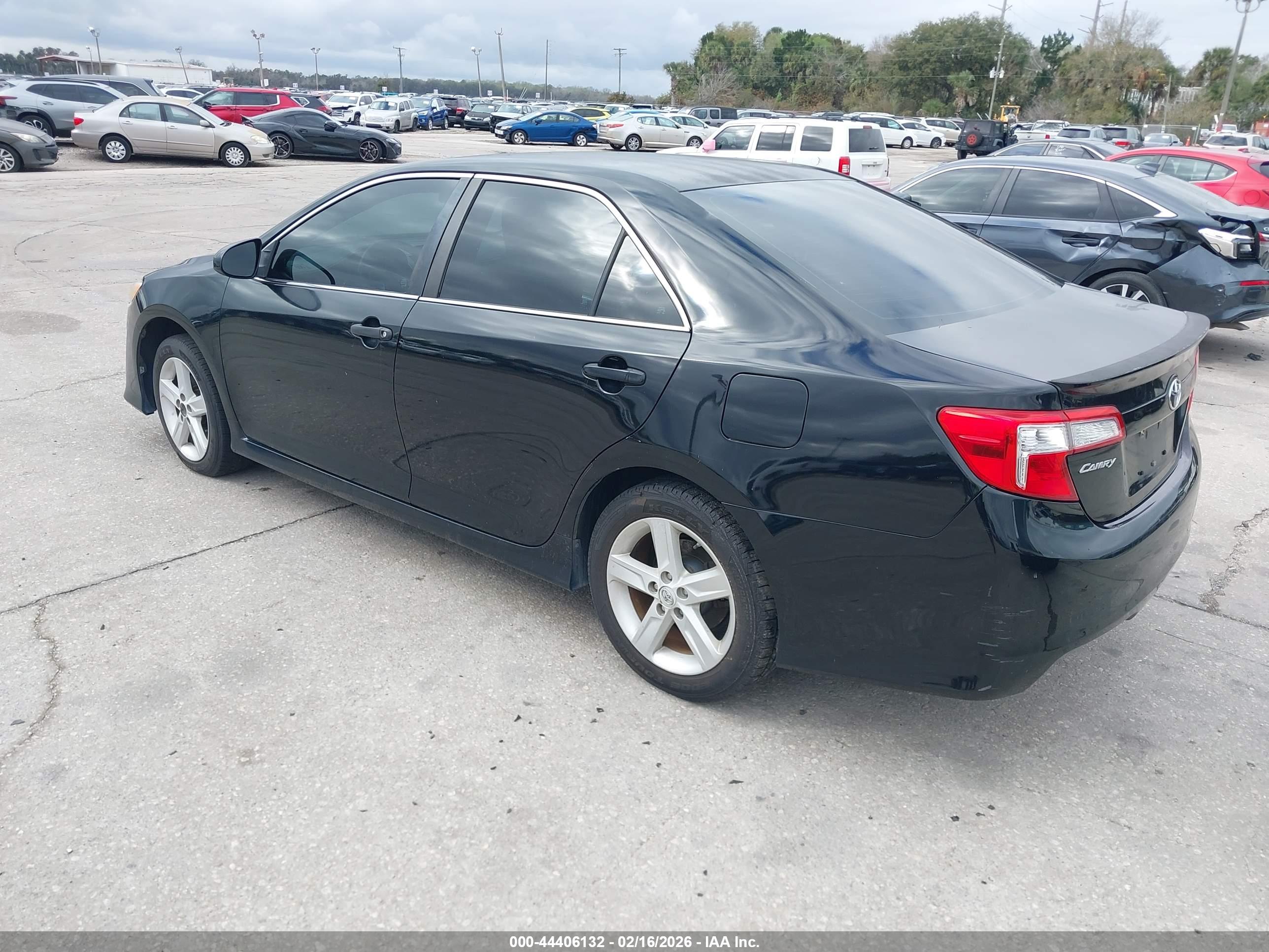 TOYOTA CAMRY image 3