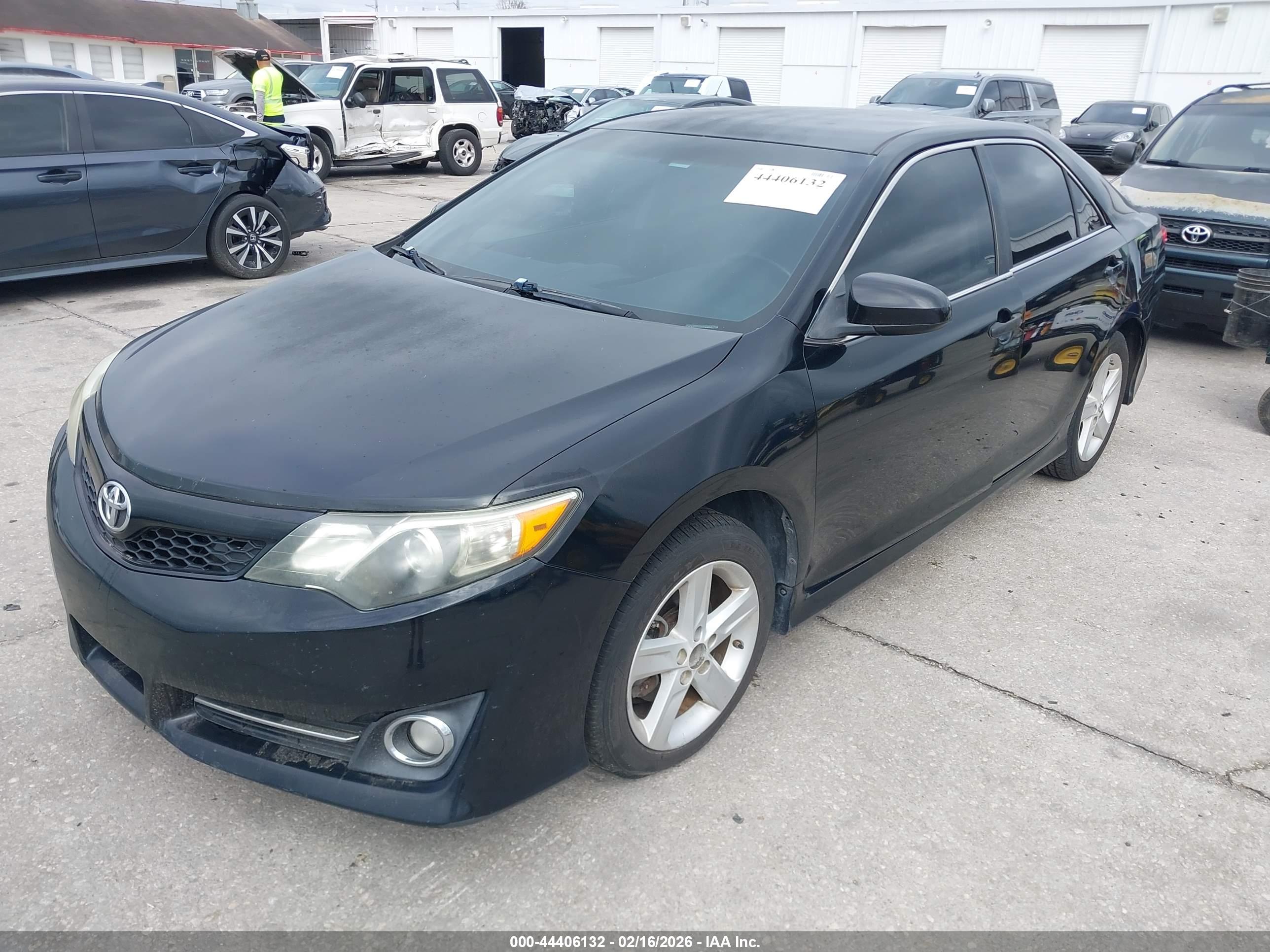 TOYOTA CAMRY image 6