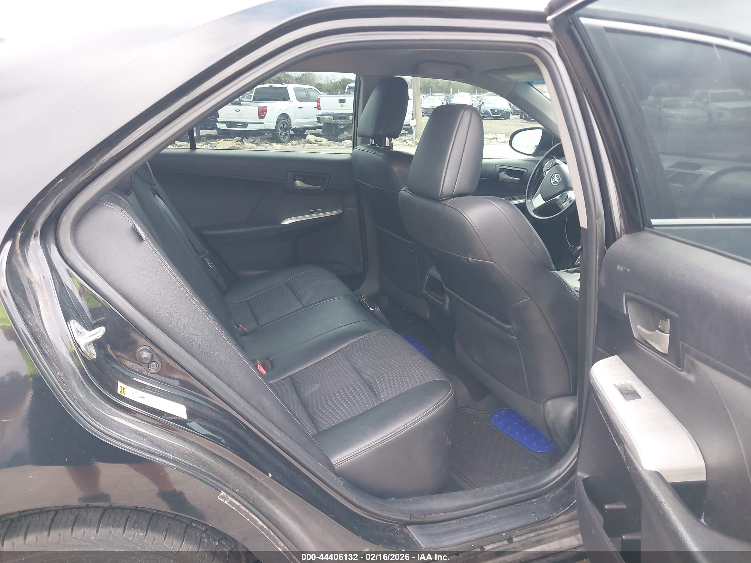TOYOTA CAMRY image 8