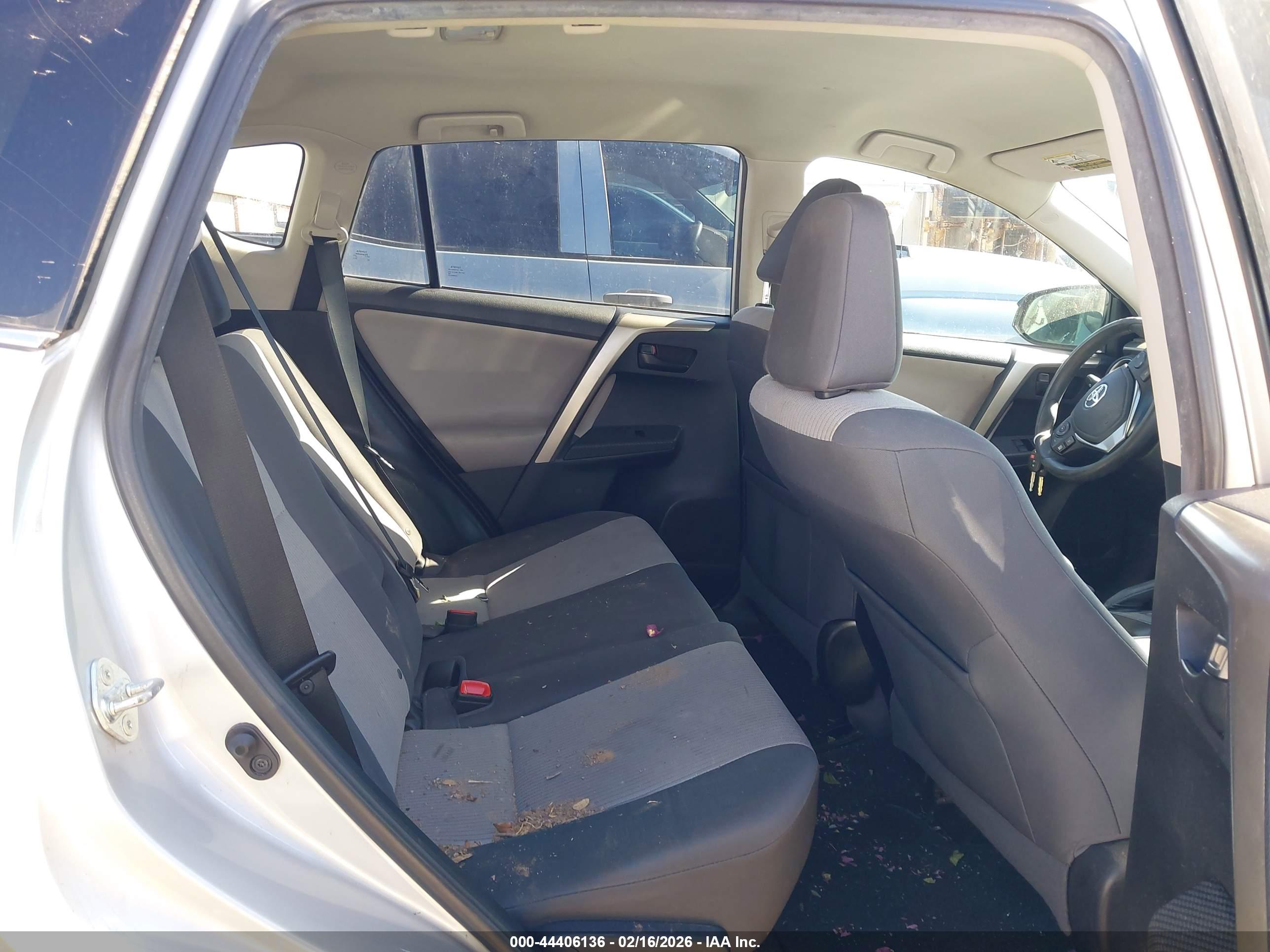 TOYOTA RAV4 image 8