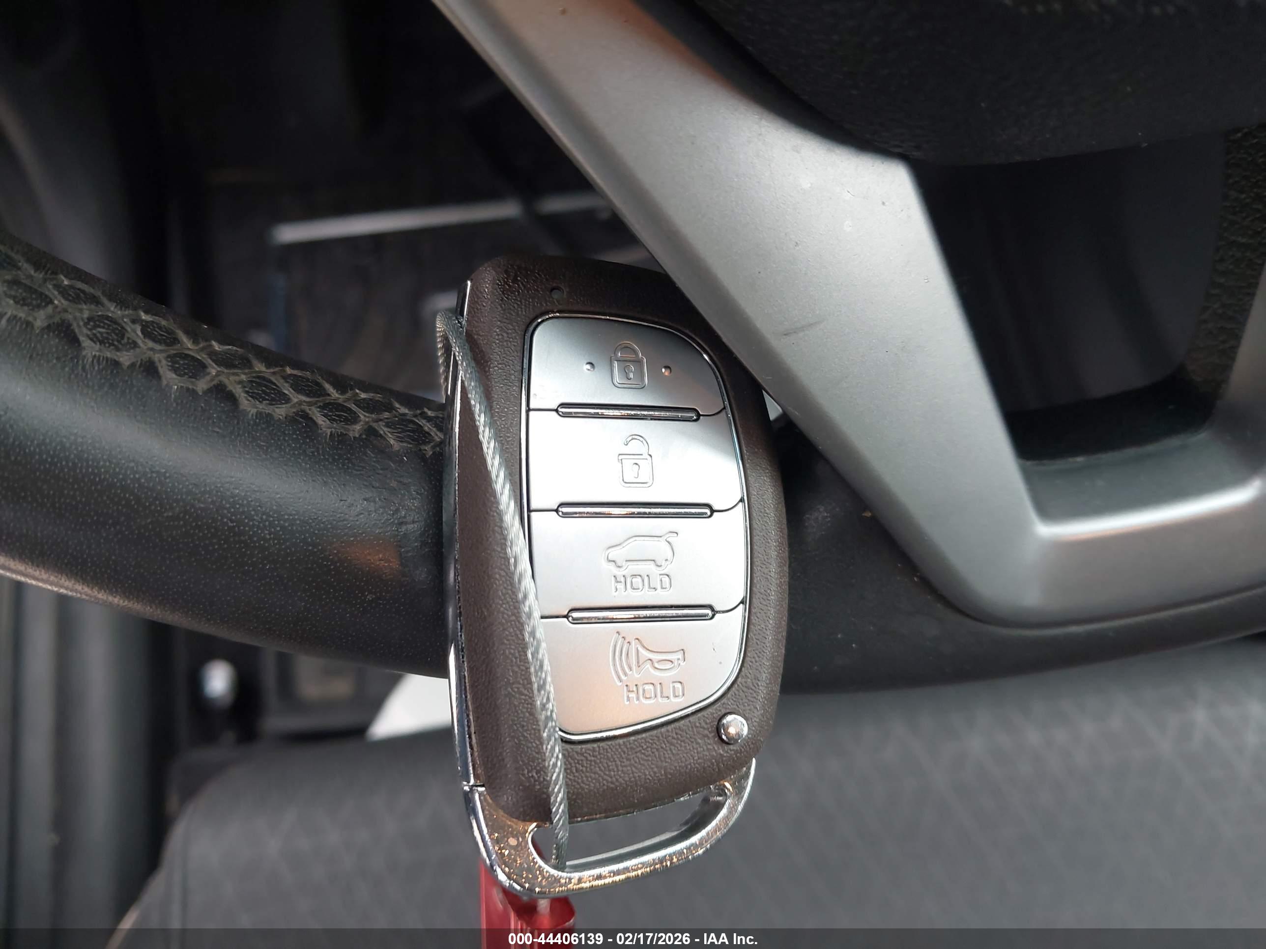 HYUNDAI TUCSON image 11