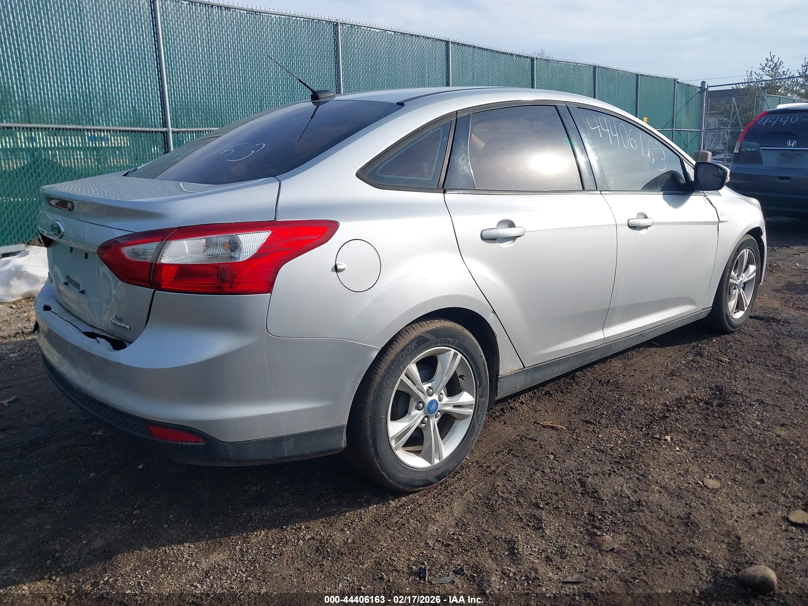 FORD FOCUS image 4