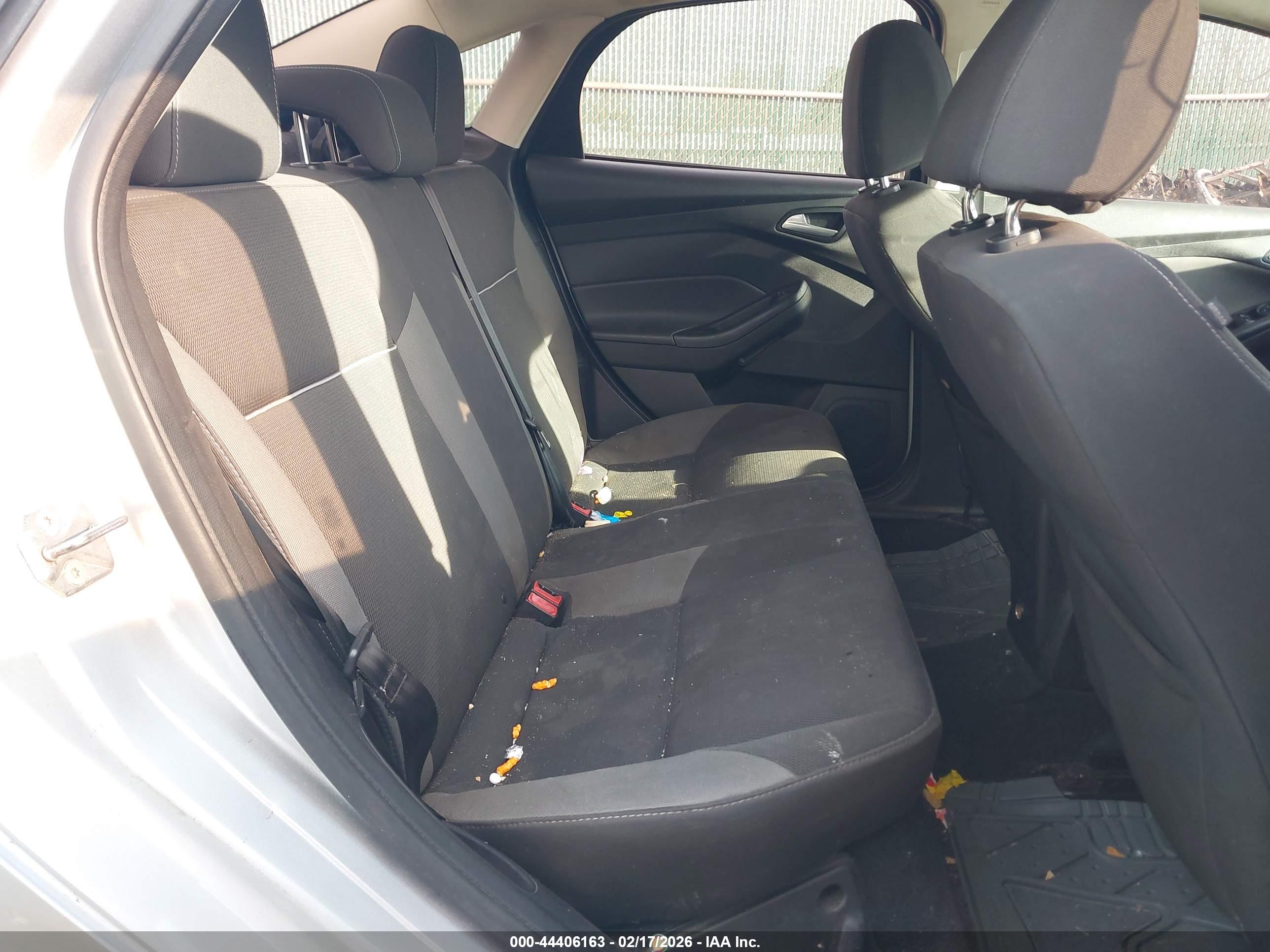 FORD FOCUS image 8