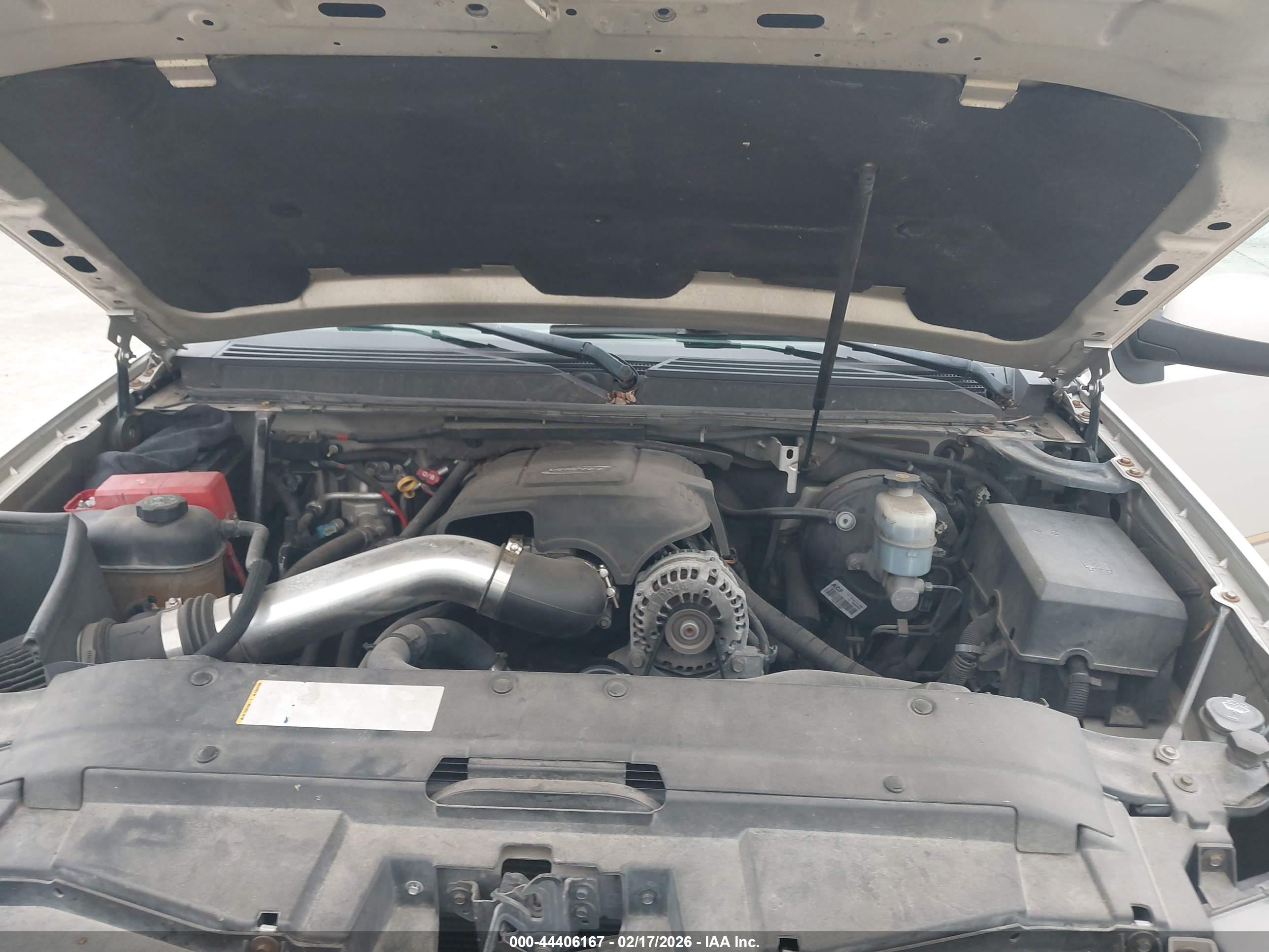 CHEVROLET SUBURBAN image 10