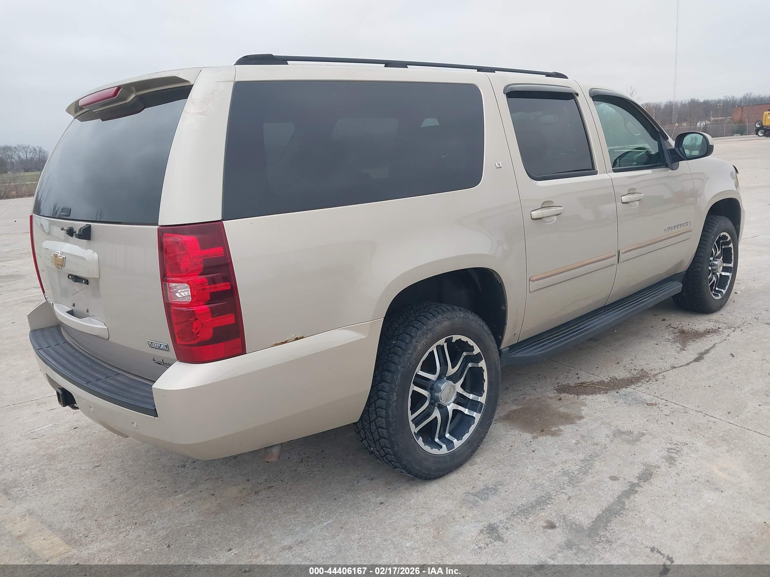 CHEVROLET SUBURBAN image 4