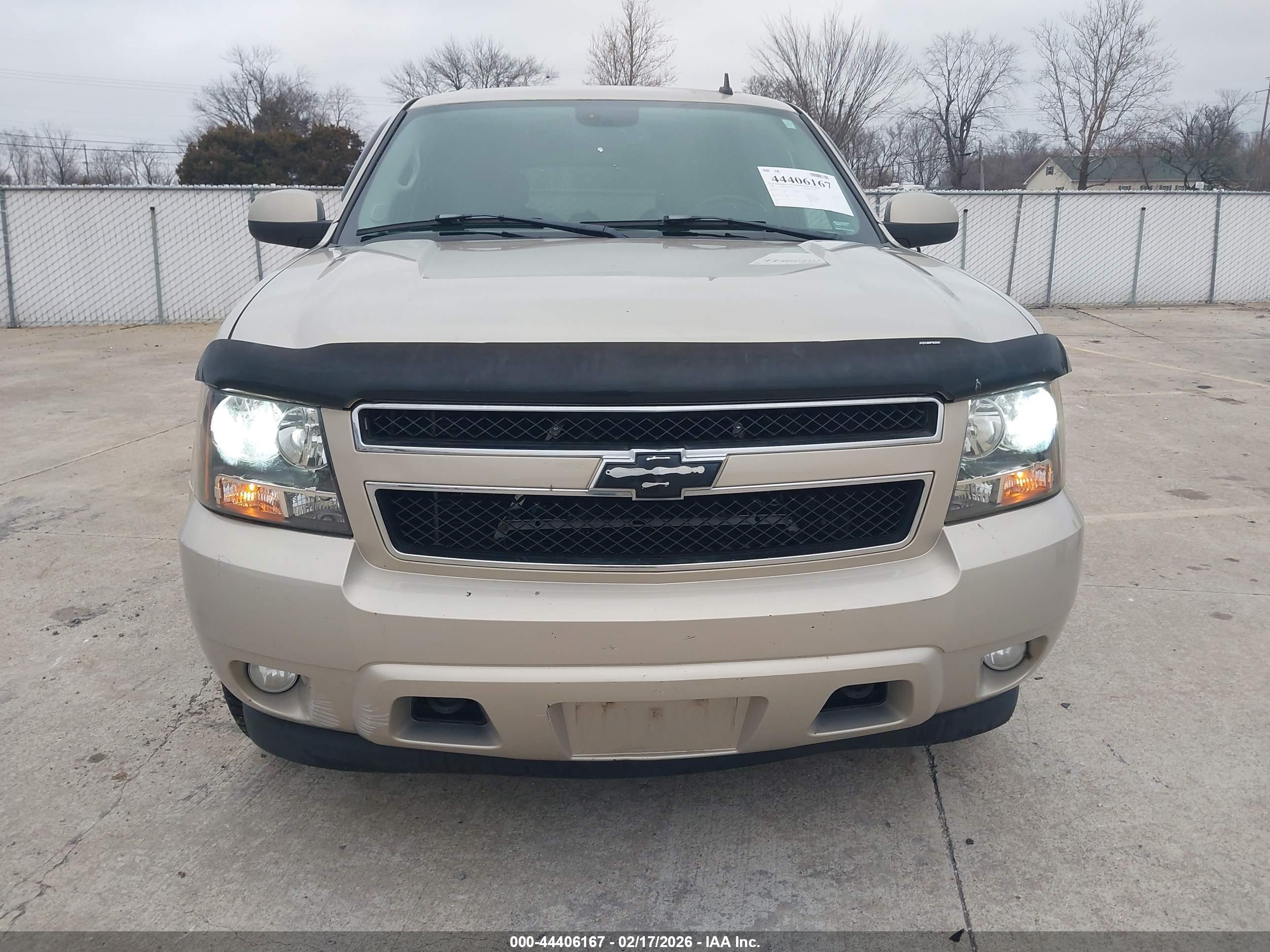 CHEVROLET SUBURBAN image 6
