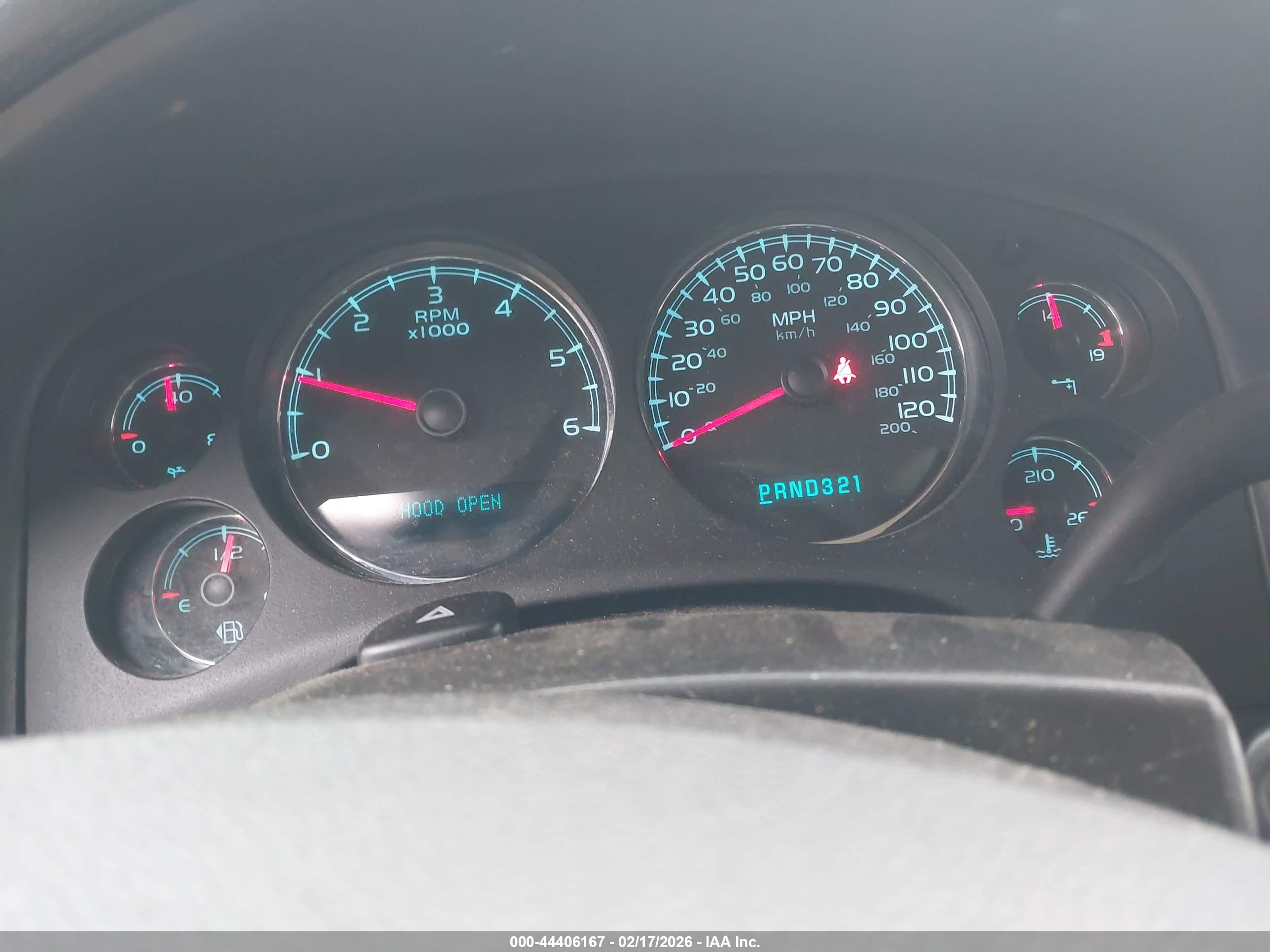 CHEVROLET SUBURBAN image 7