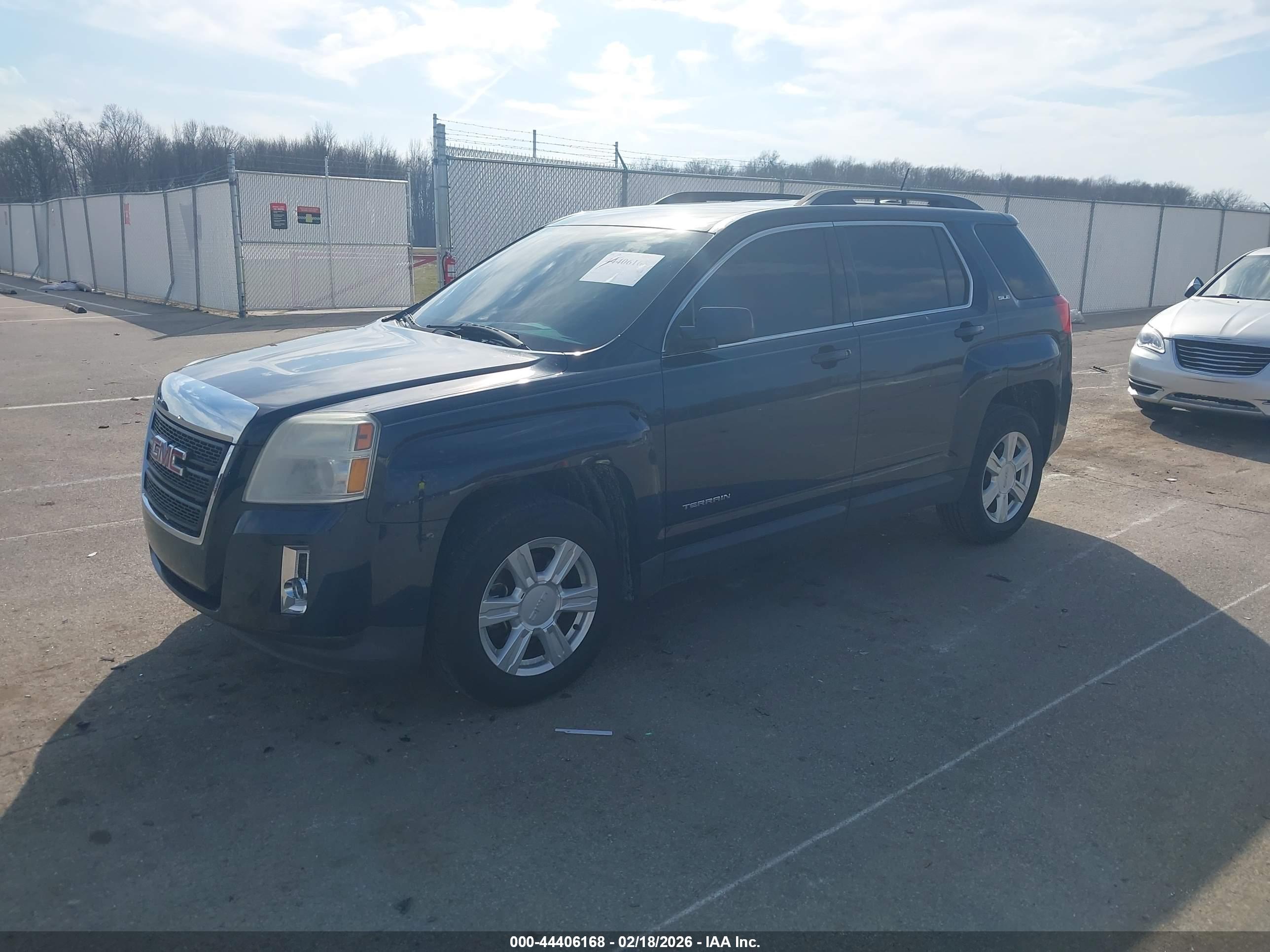 GMC TERRAIN image 2