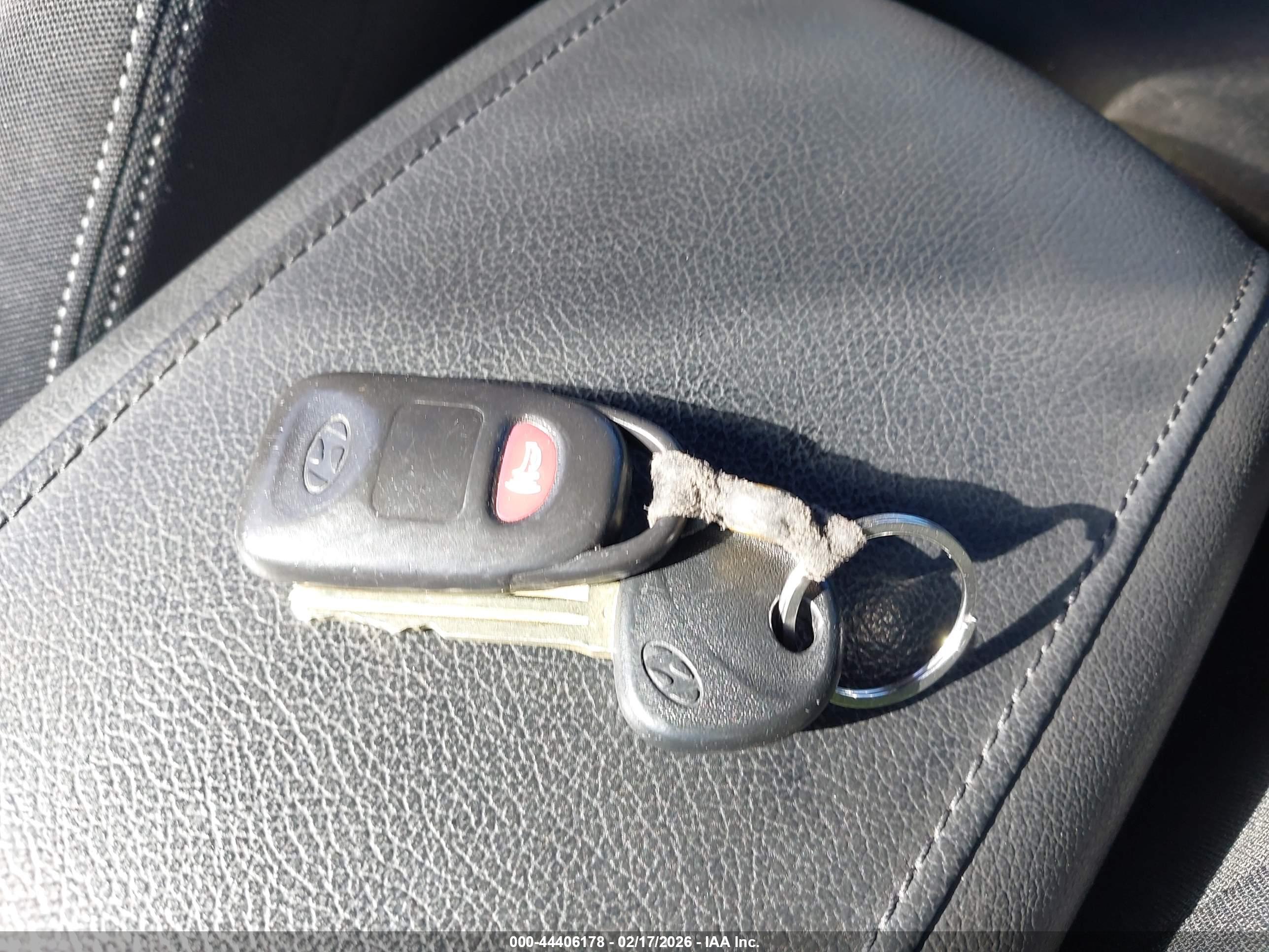 HYUNDAI GENESIS image 11
