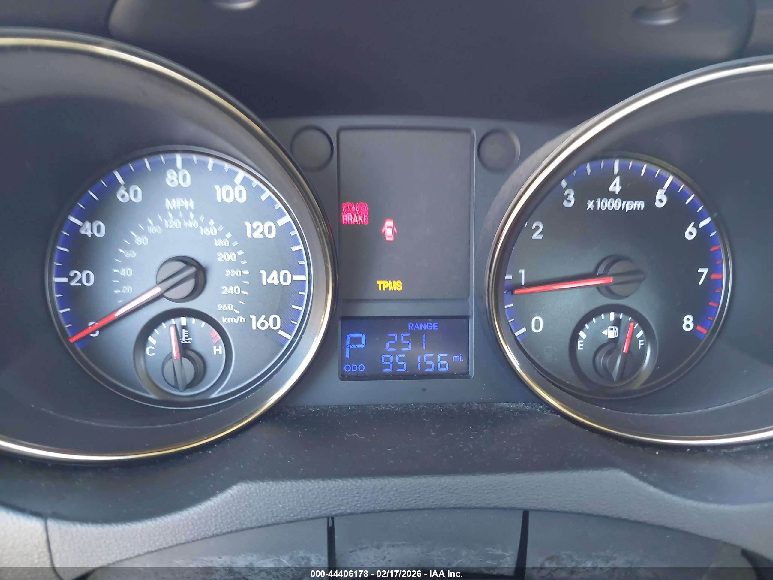HYUNDAI GENESIS image 7