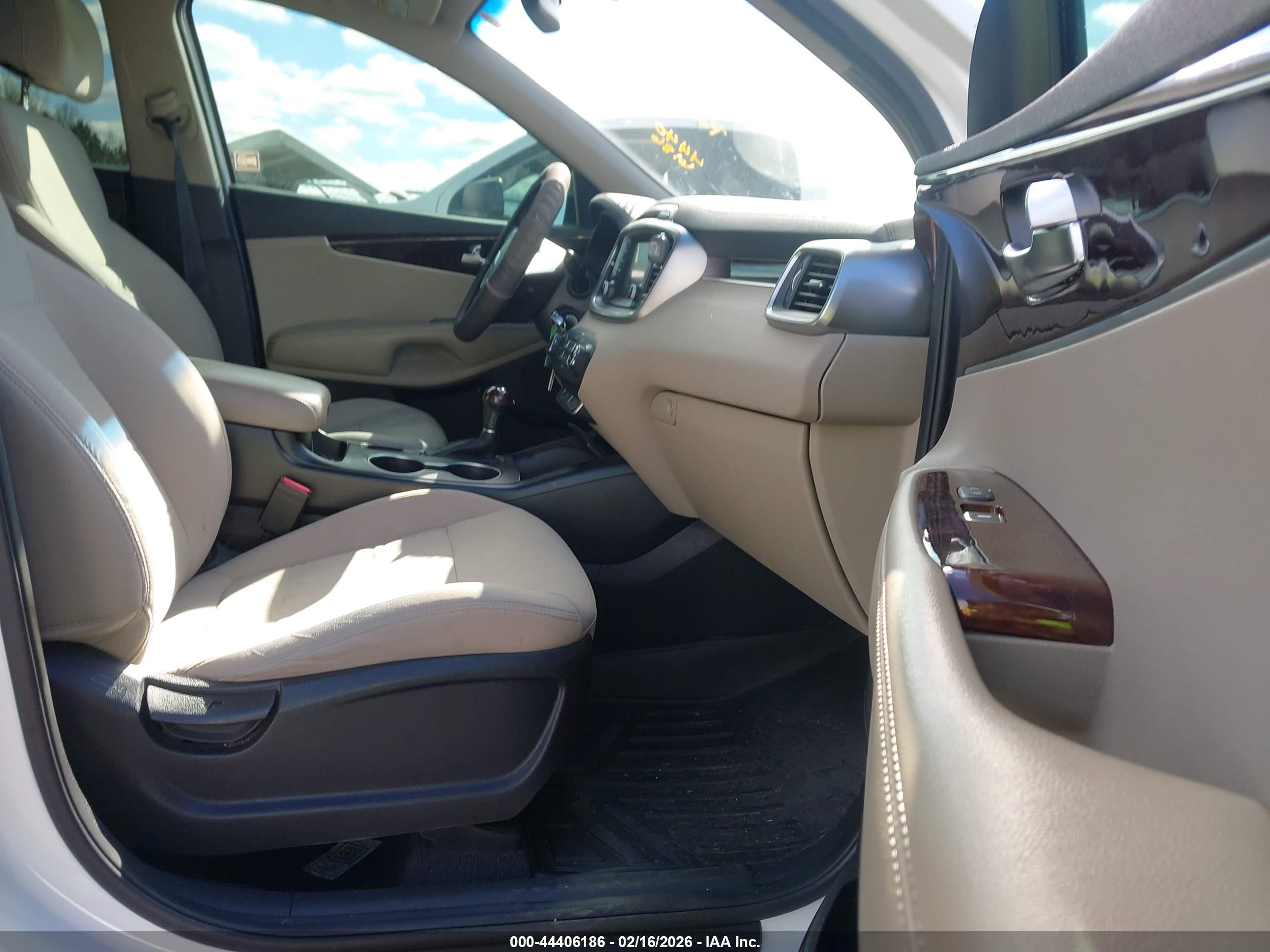 KIA SORENTO image 5