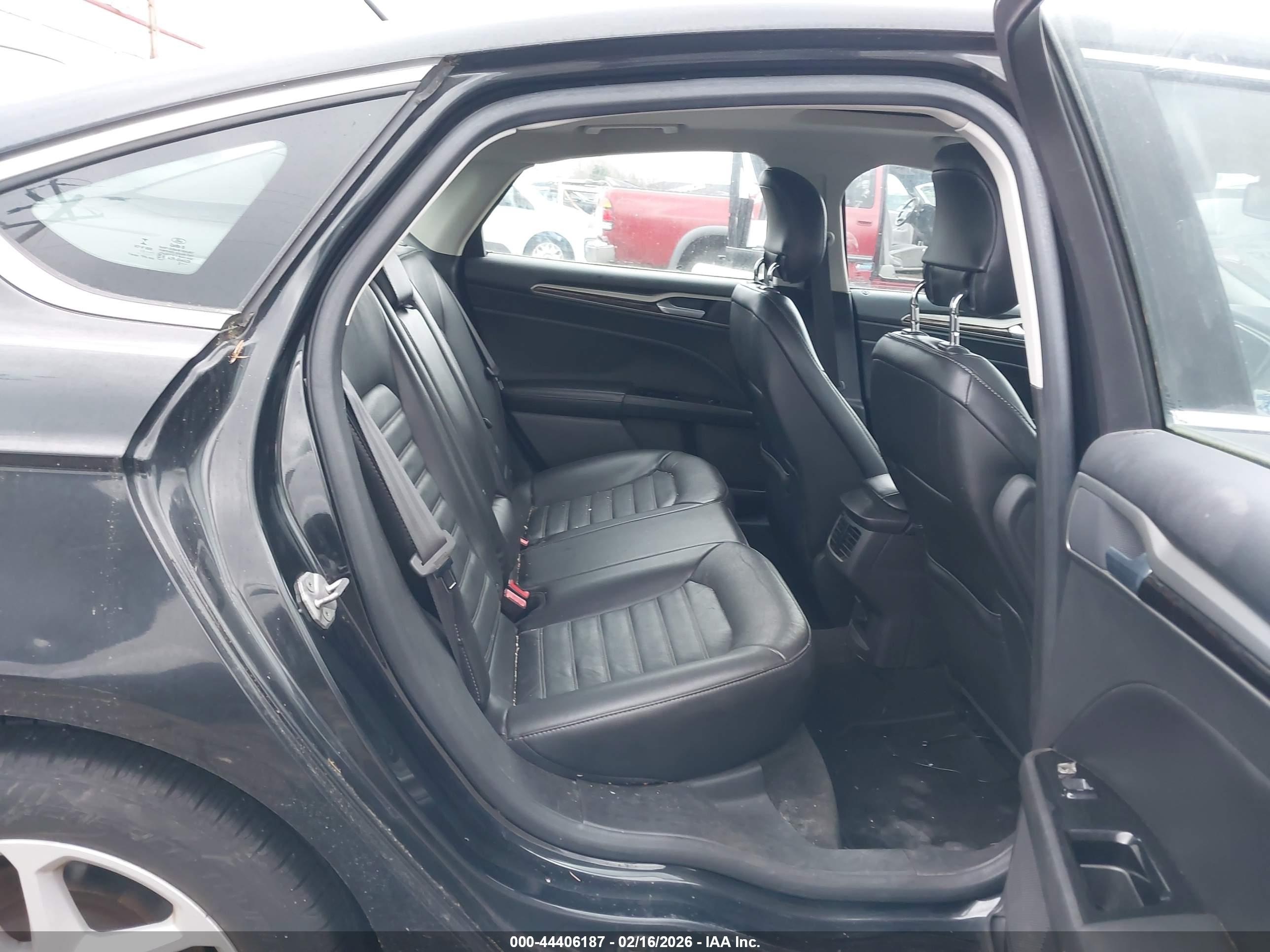 FORD FUSION image 8
