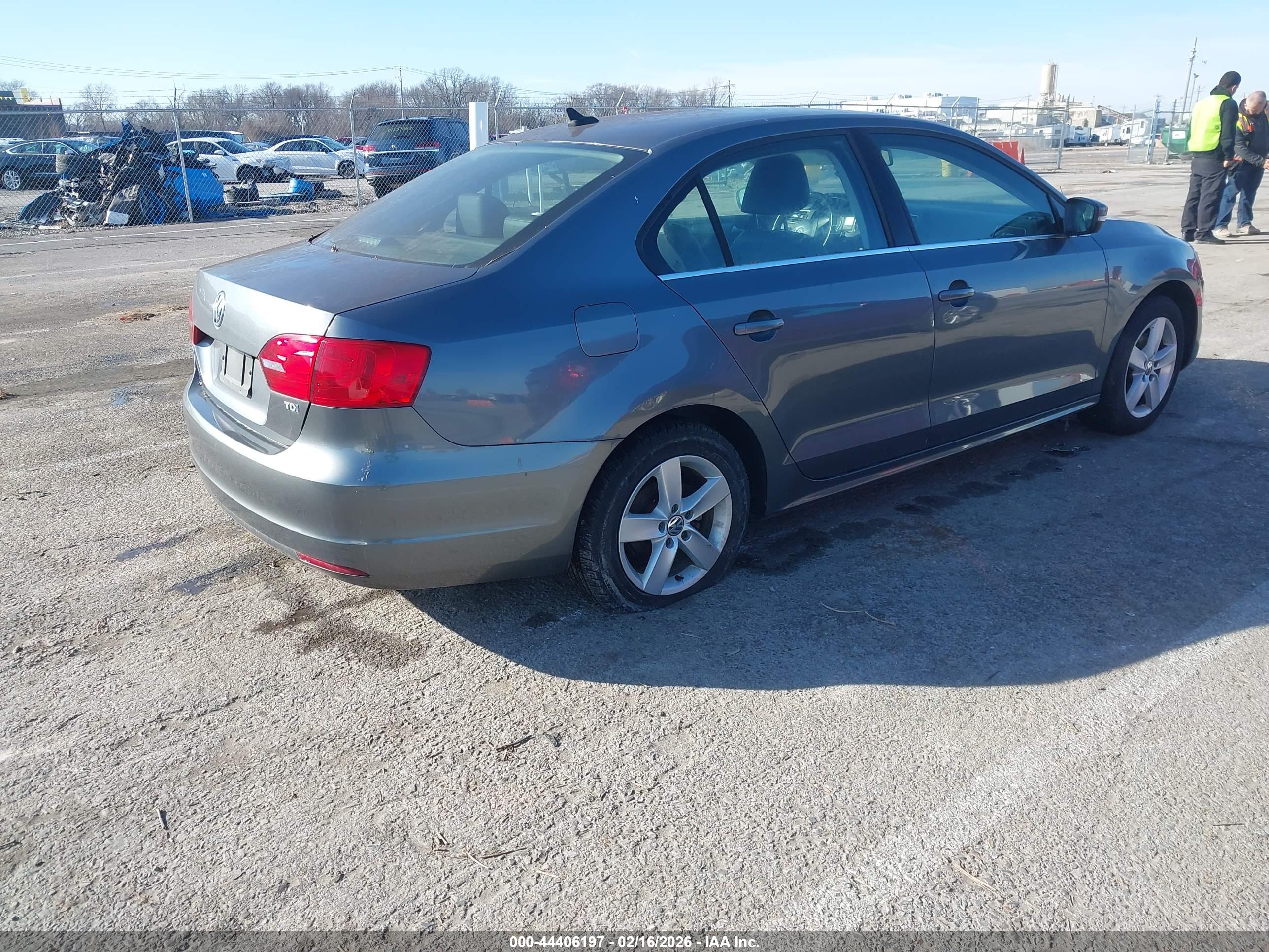 VOLKSWAGEN JETTA image 4