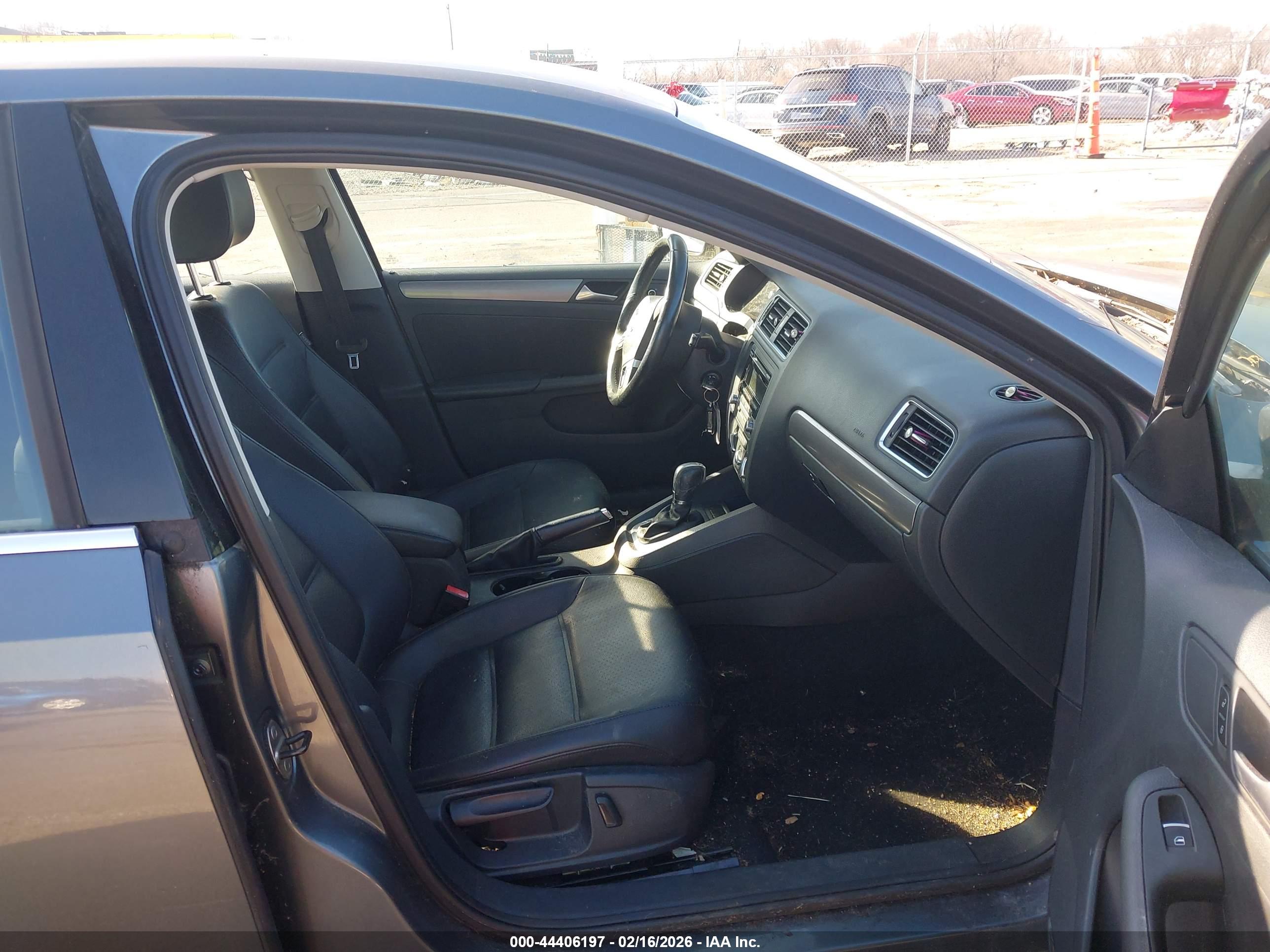 VOLKSWAGEN JETTA image 5