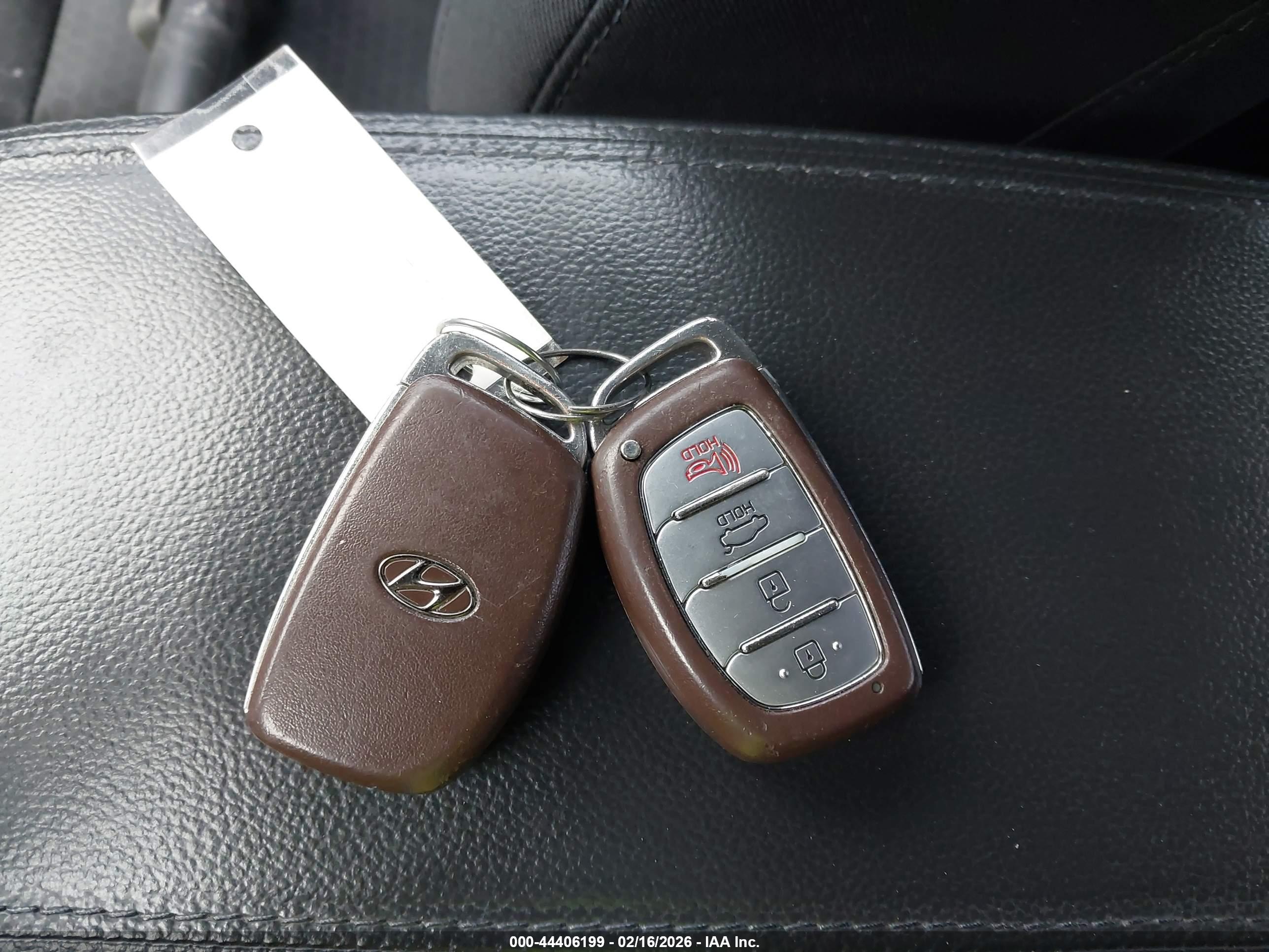 HYUNDAI ELANTRA image 11