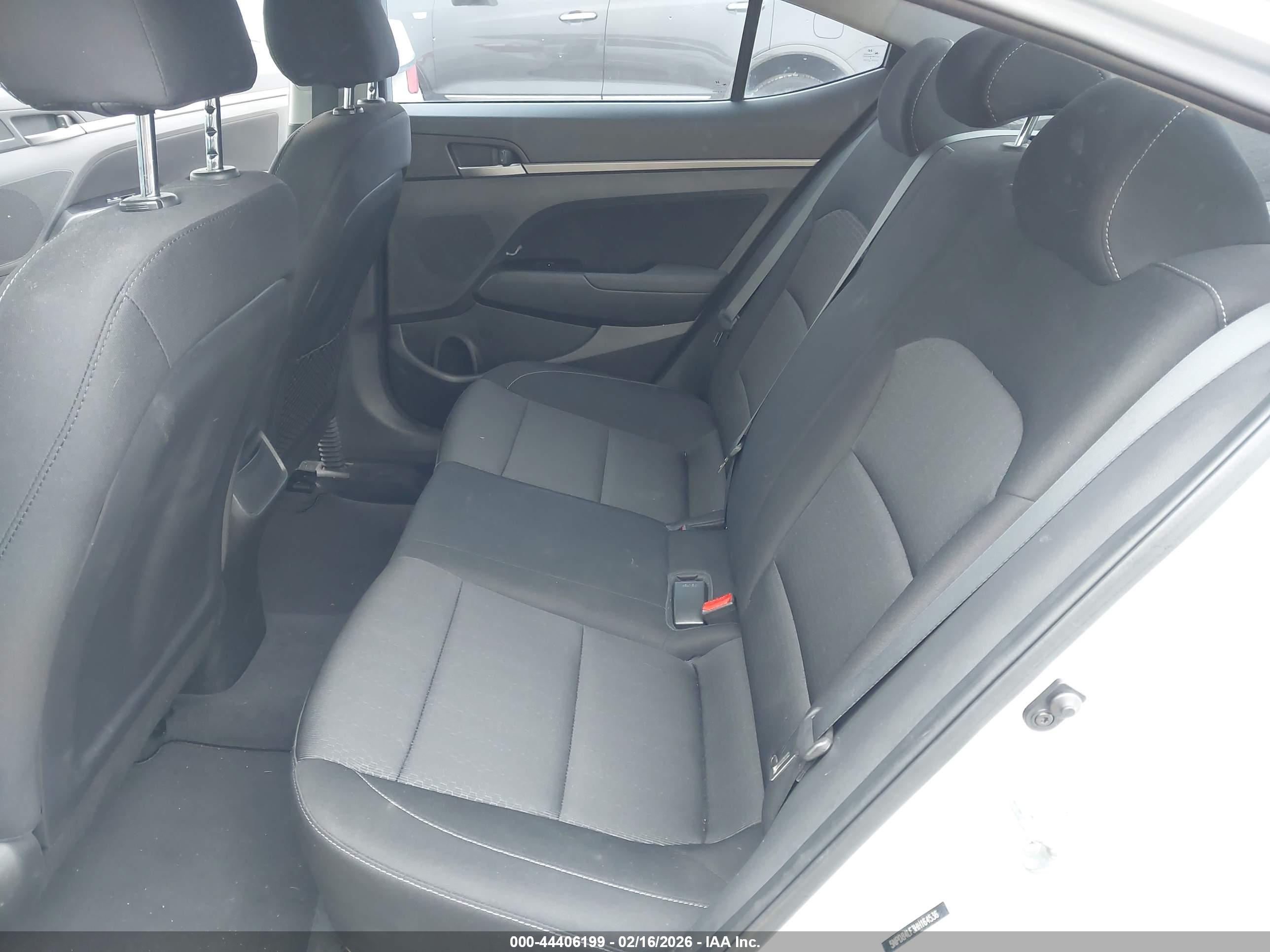 HYUNDAI ELANTRA image 8