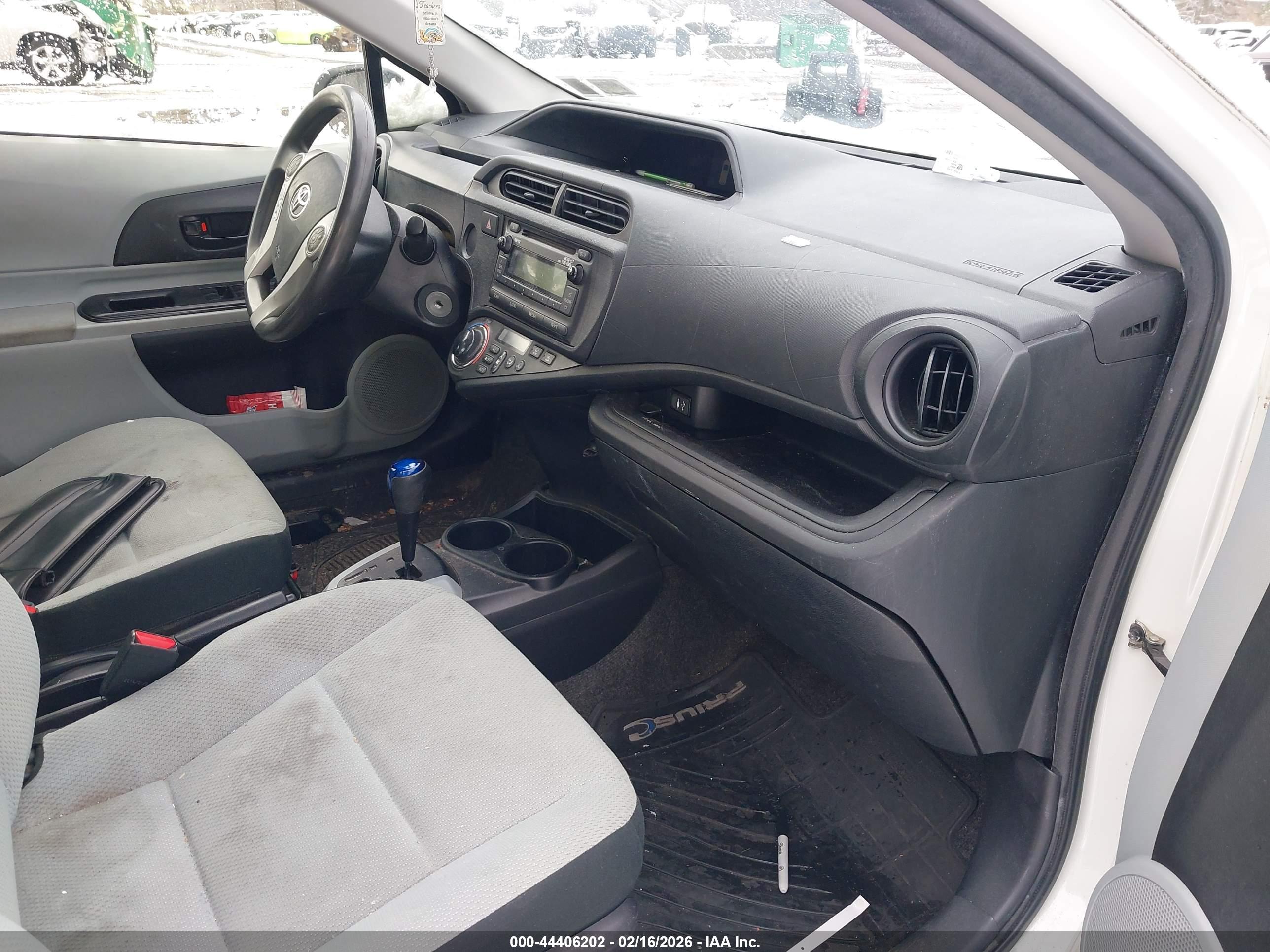 TOYOTA PRIUS image 5
