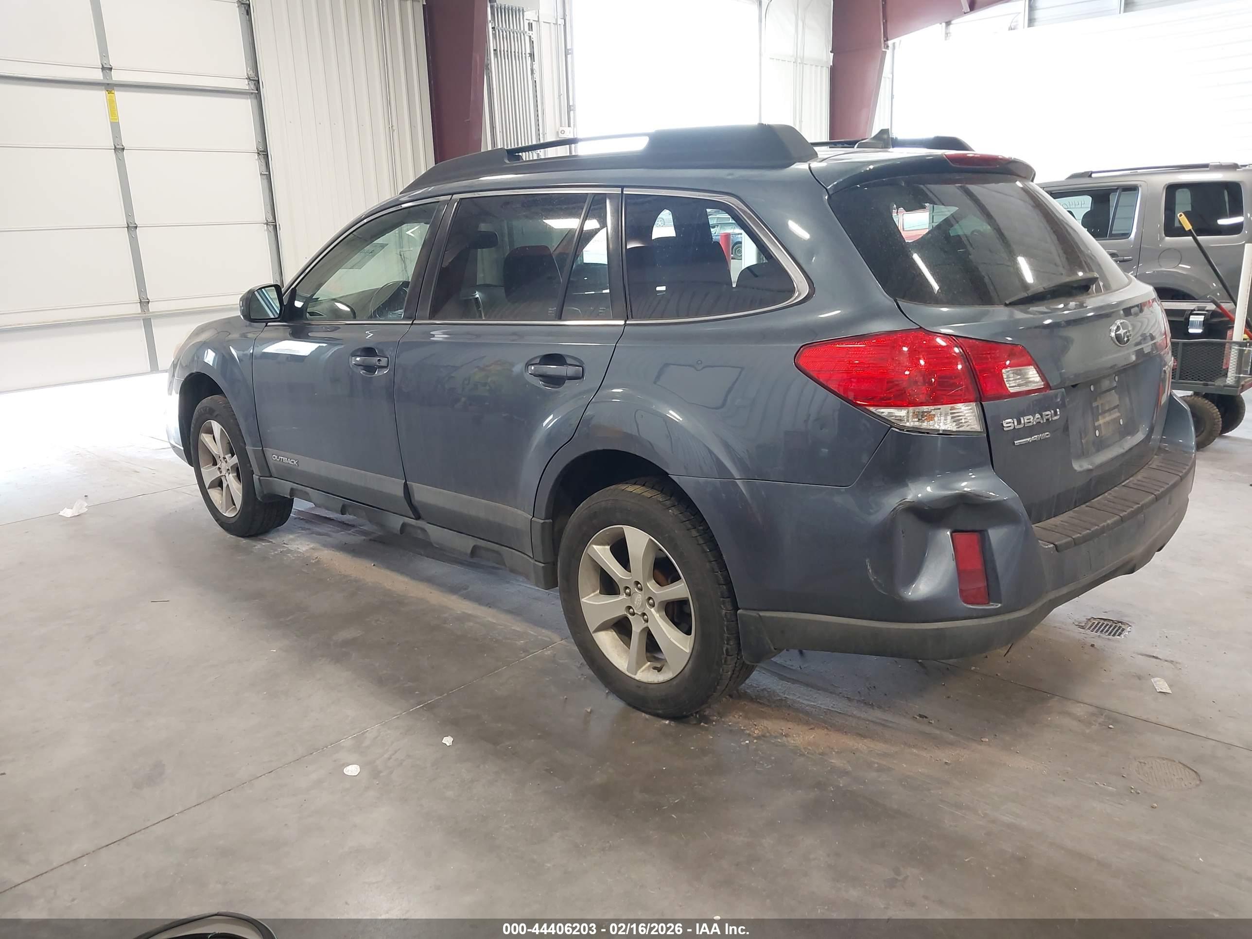 SUBARU OUTBACK image 3