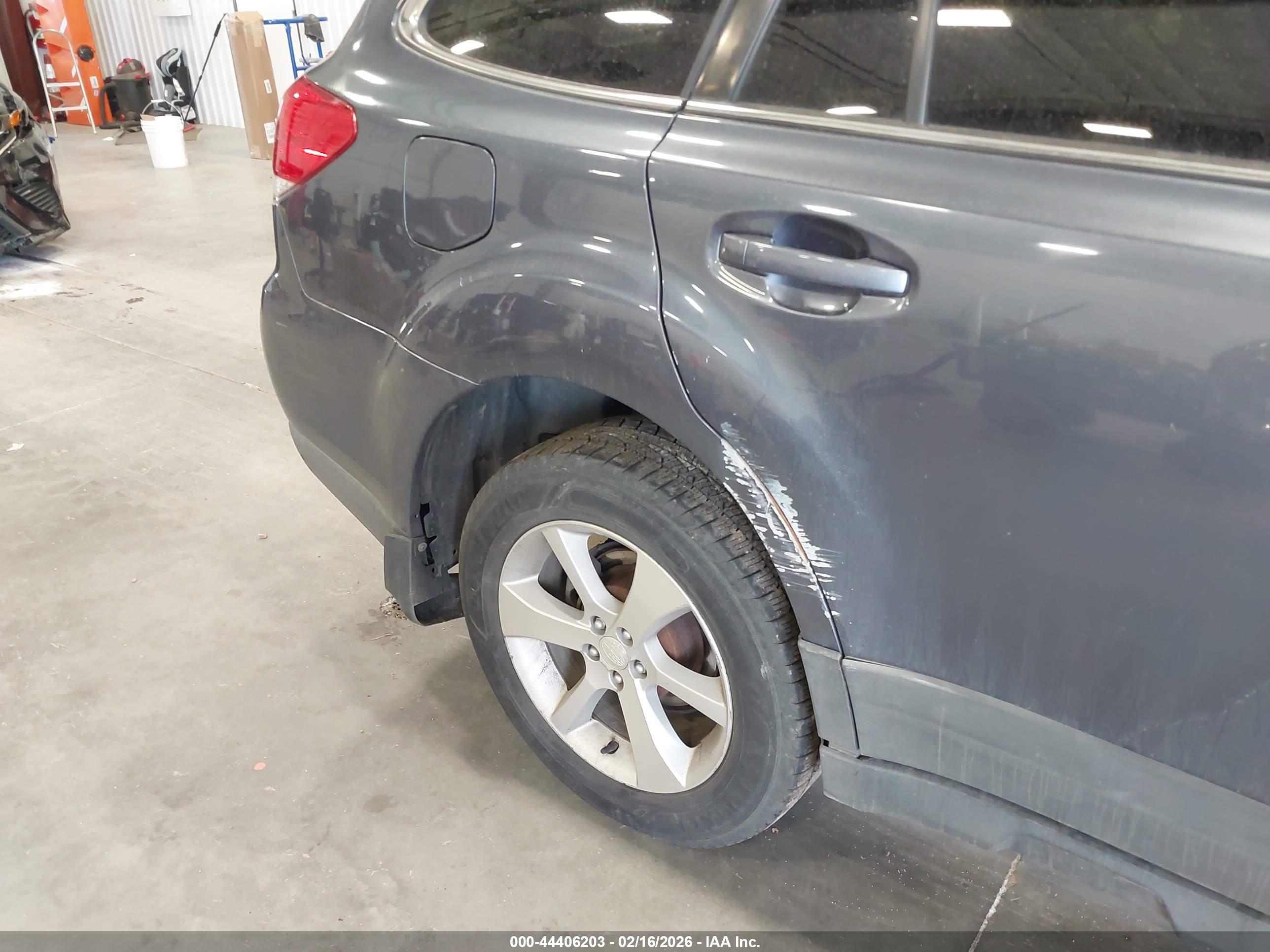 SUBARU OUTBACK image 6