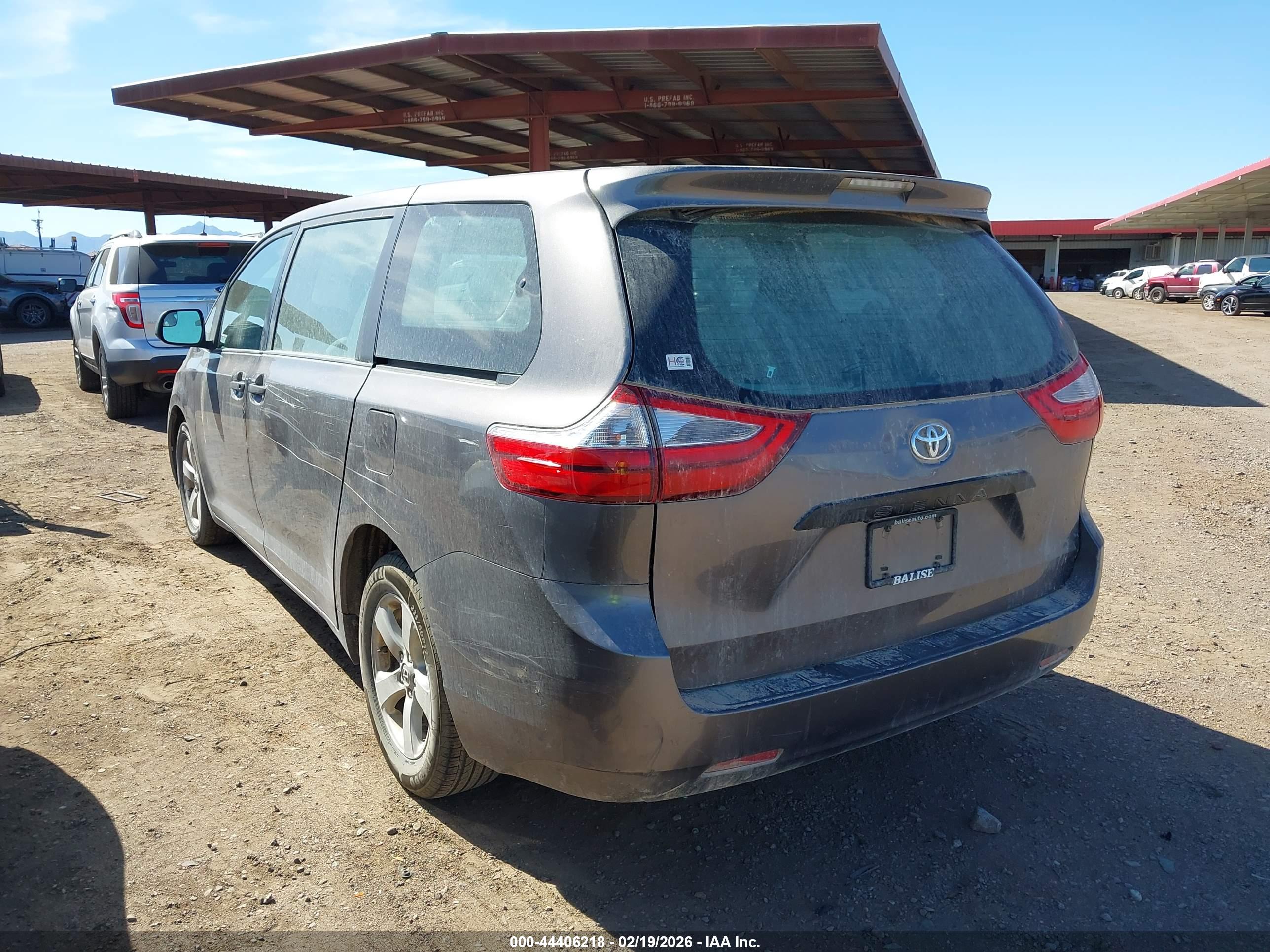 TOYOTA SIENNA image 3