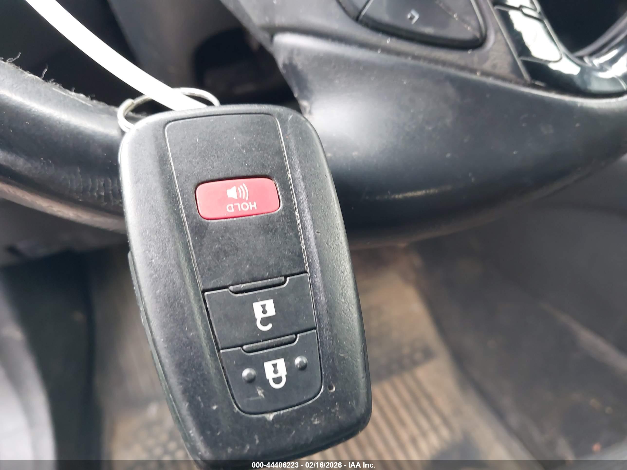 TOYOTA C-HR image 11