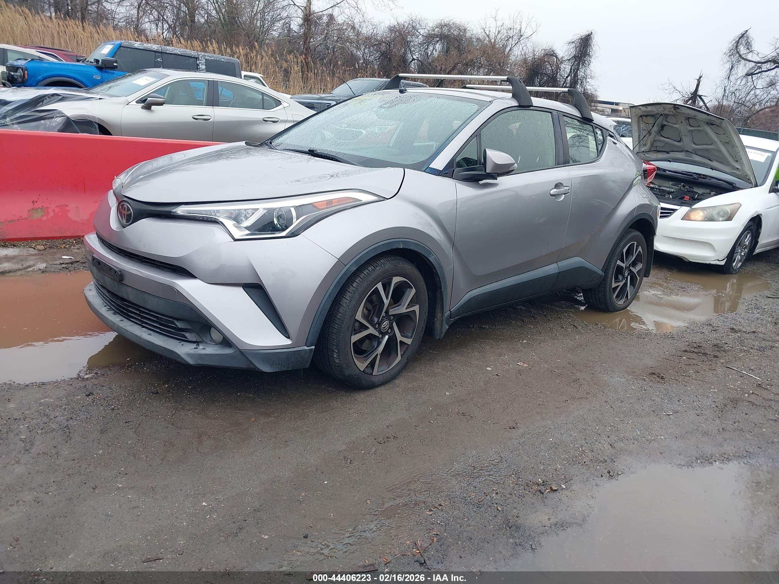 TOYOTA C-HR image 2