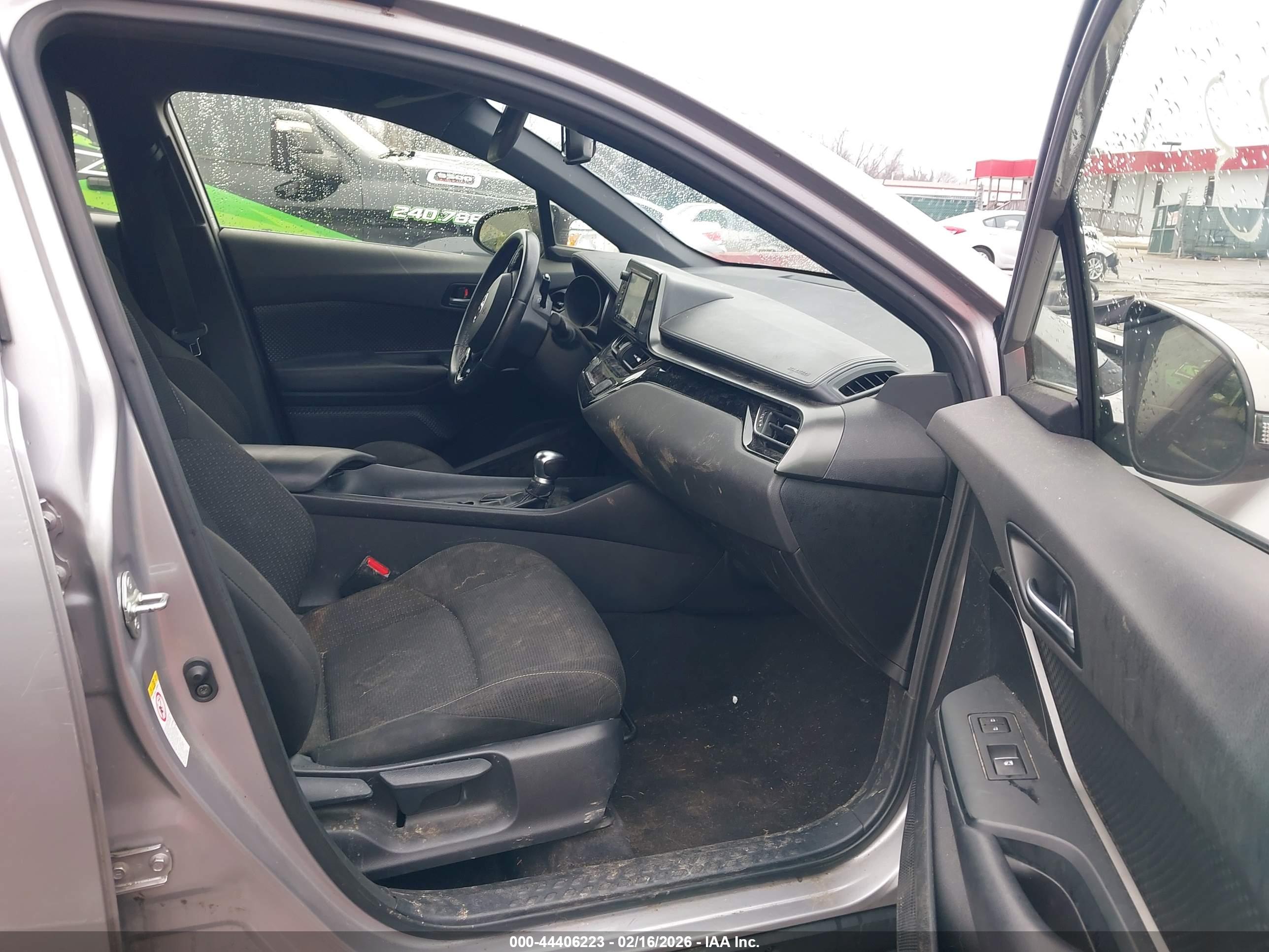 TOYOTA C-HR image 5