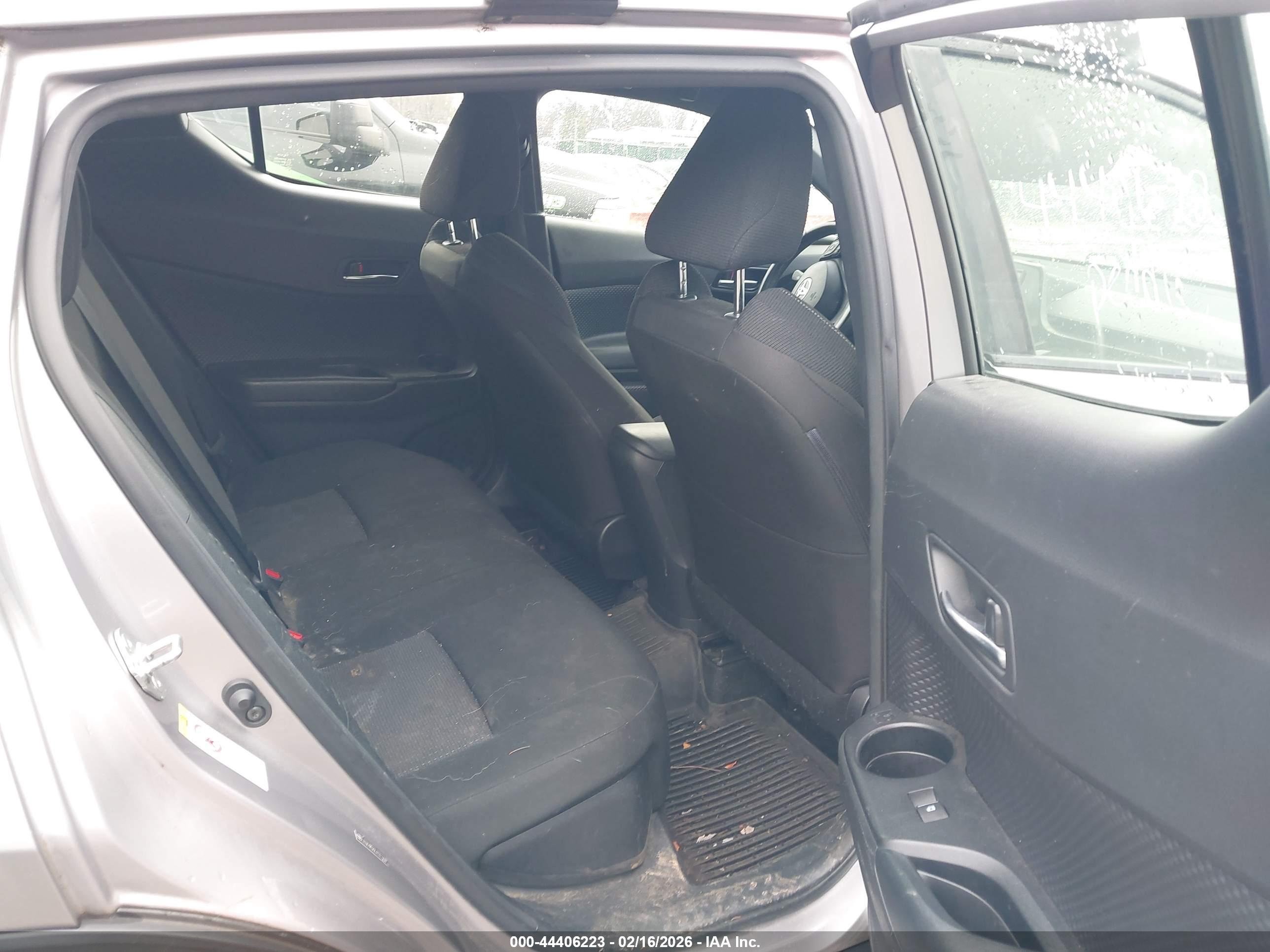 TOYOTA C-HR image 8