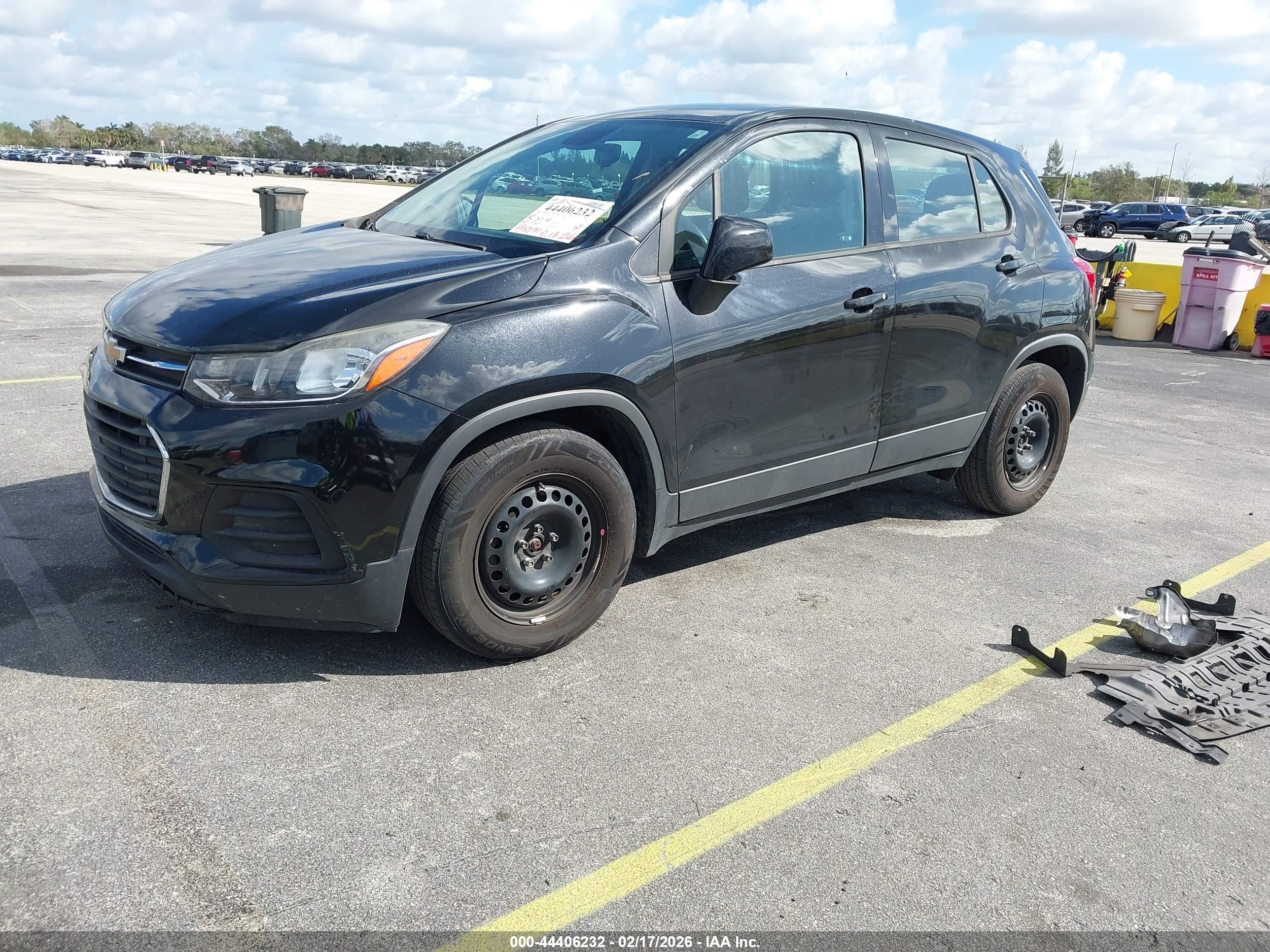 CHEVROLET TRAX image 2