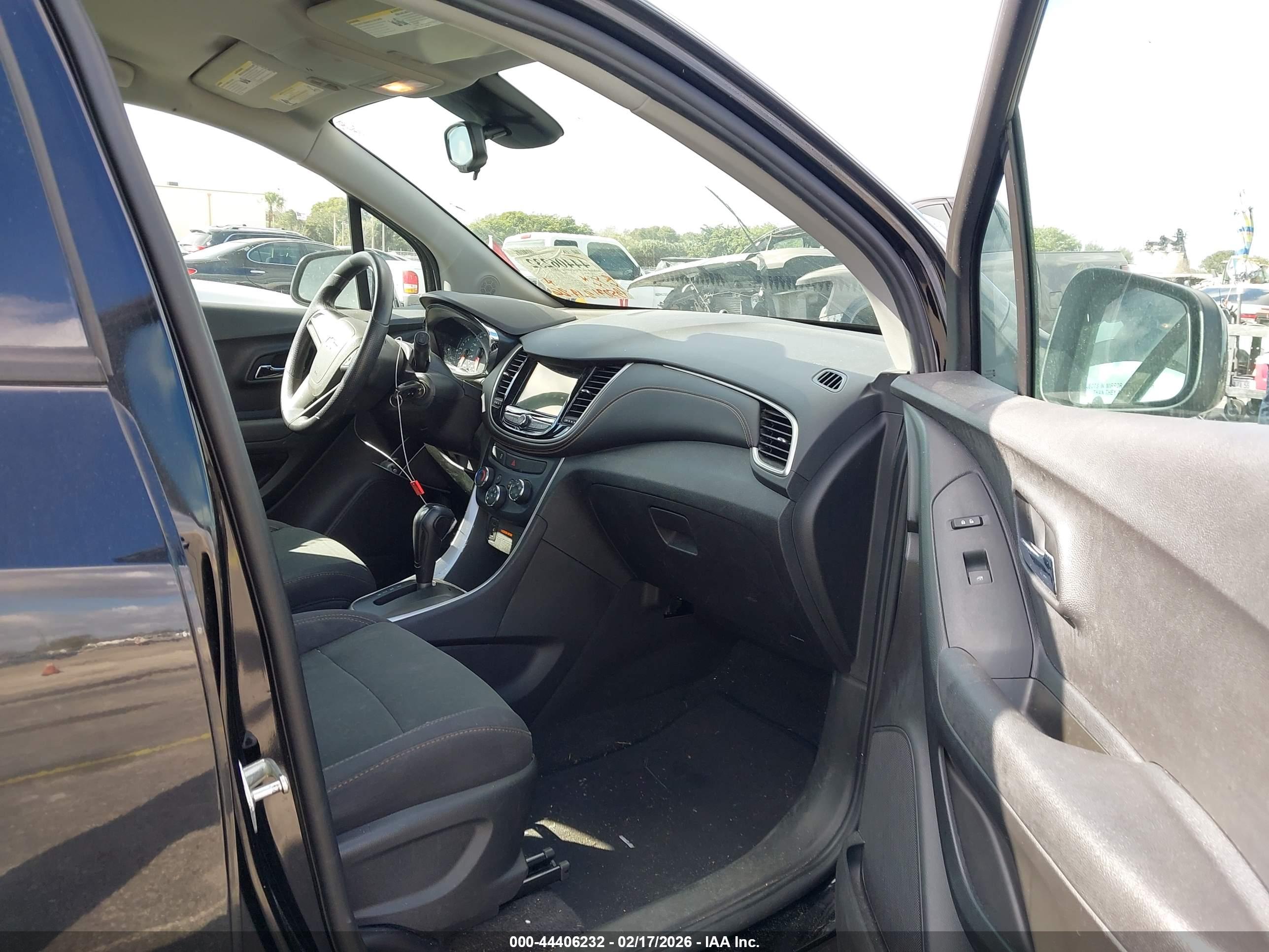 CHEVROLET TRAX image 5