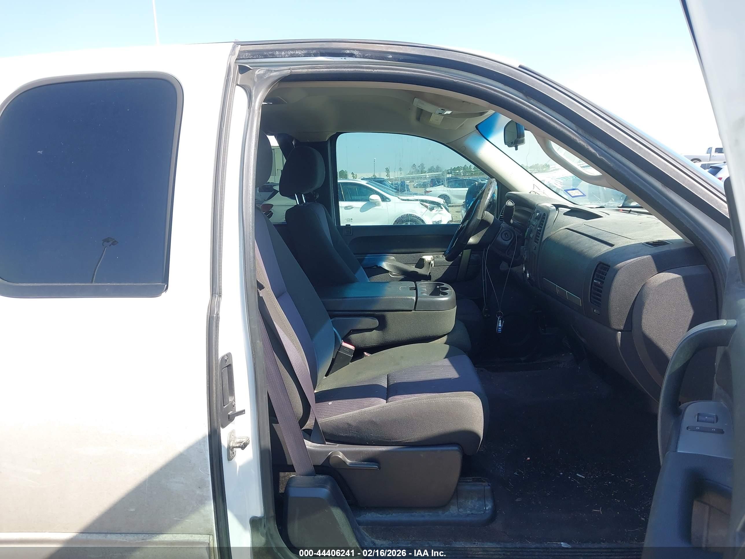CHEVROLET SILVERADO image 5