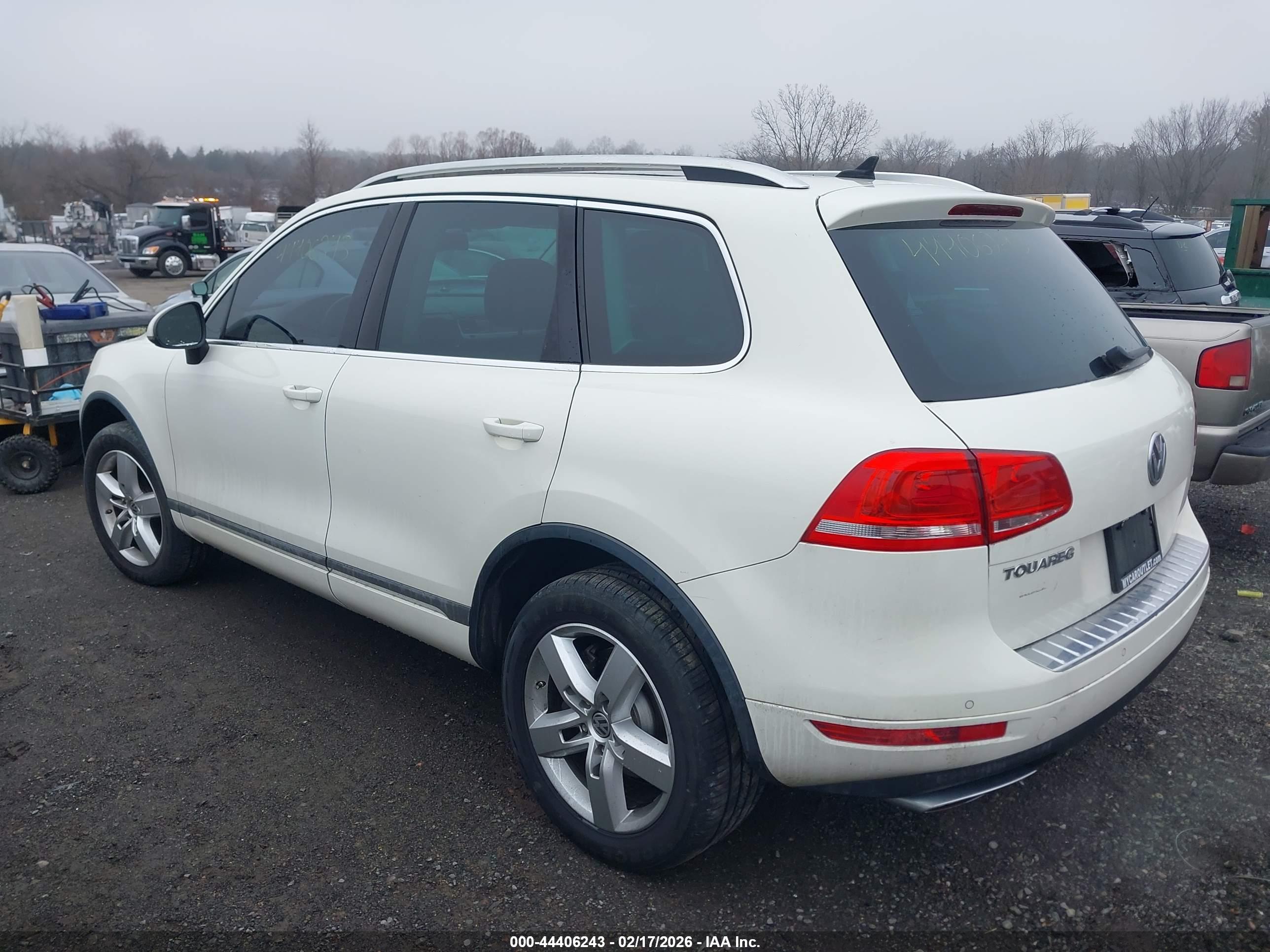 VOLKSWAGEN TOUAREG image 3