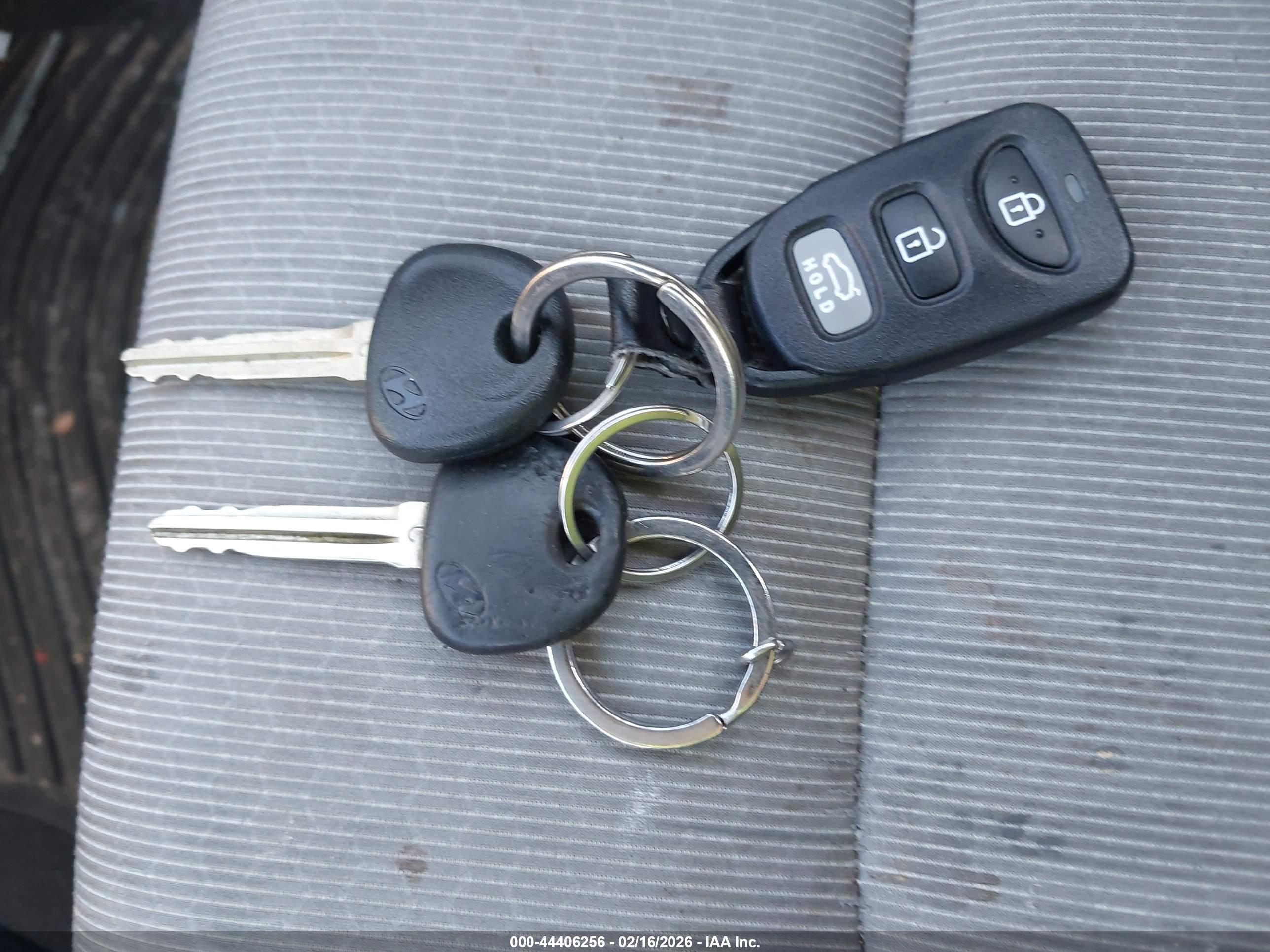 HYUNDAI ELANTRA image 11