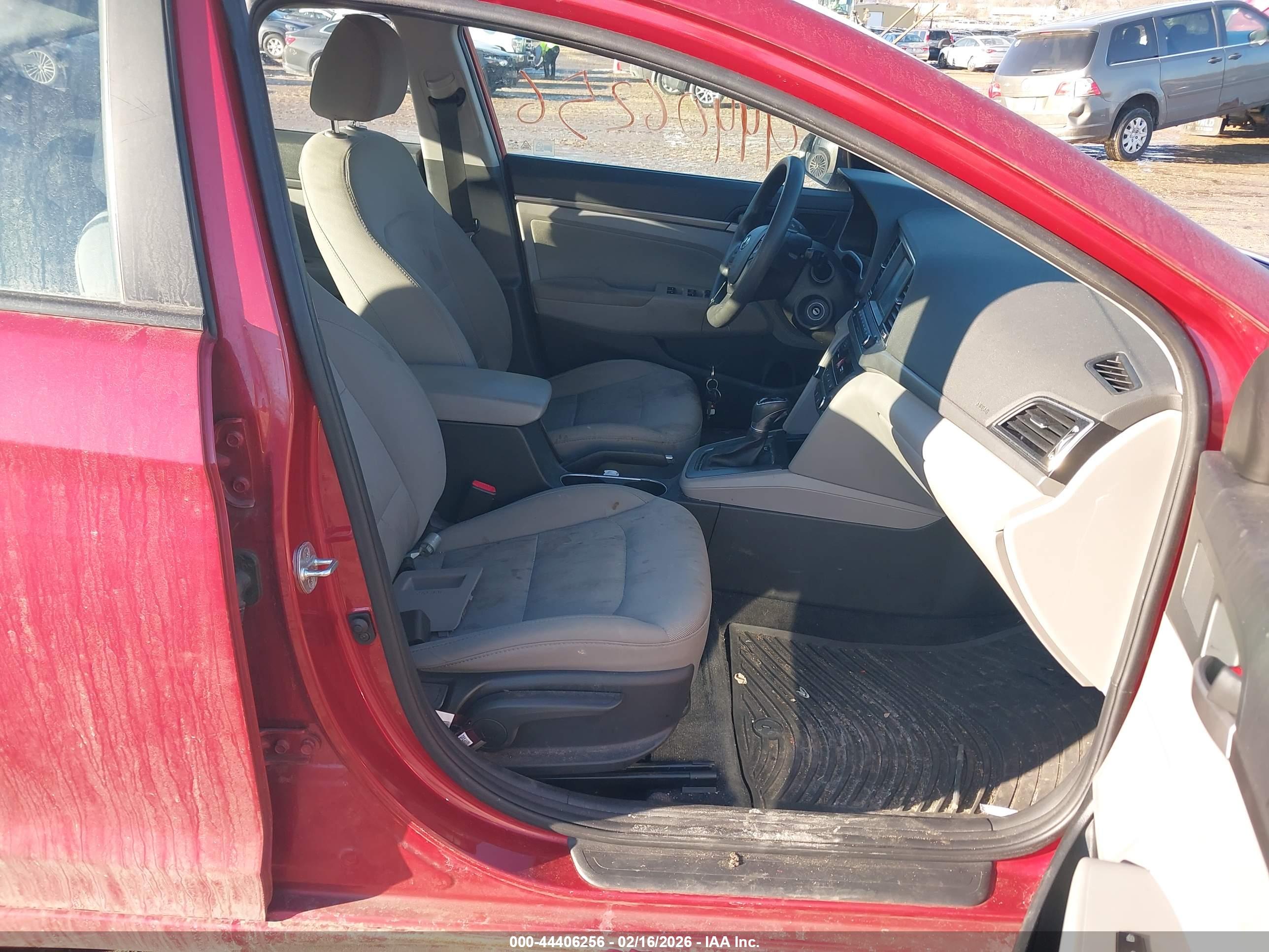HYUNDAI ELANTRA image 5