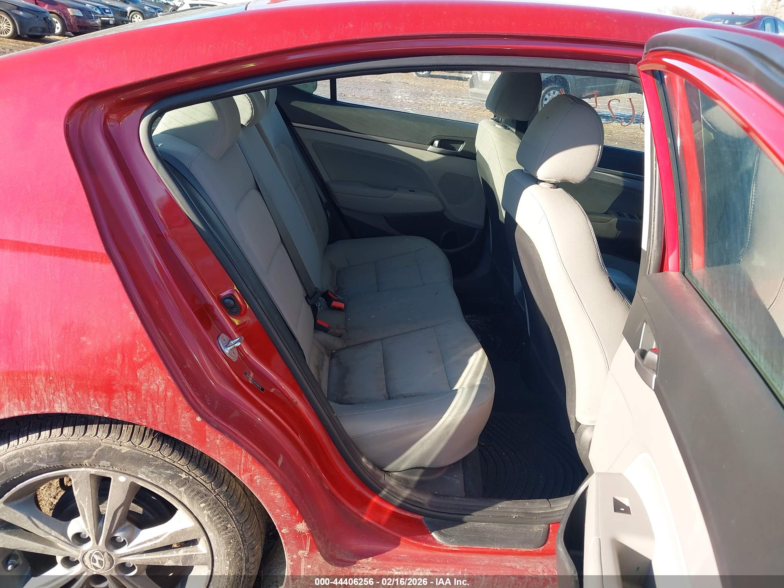 HYUNDAI ELANTRA image 8