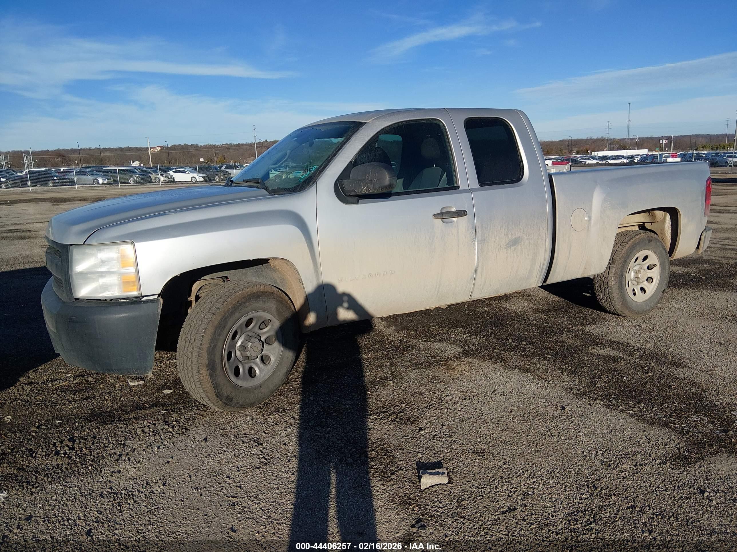 CHEVROLET SILVERADO image 2