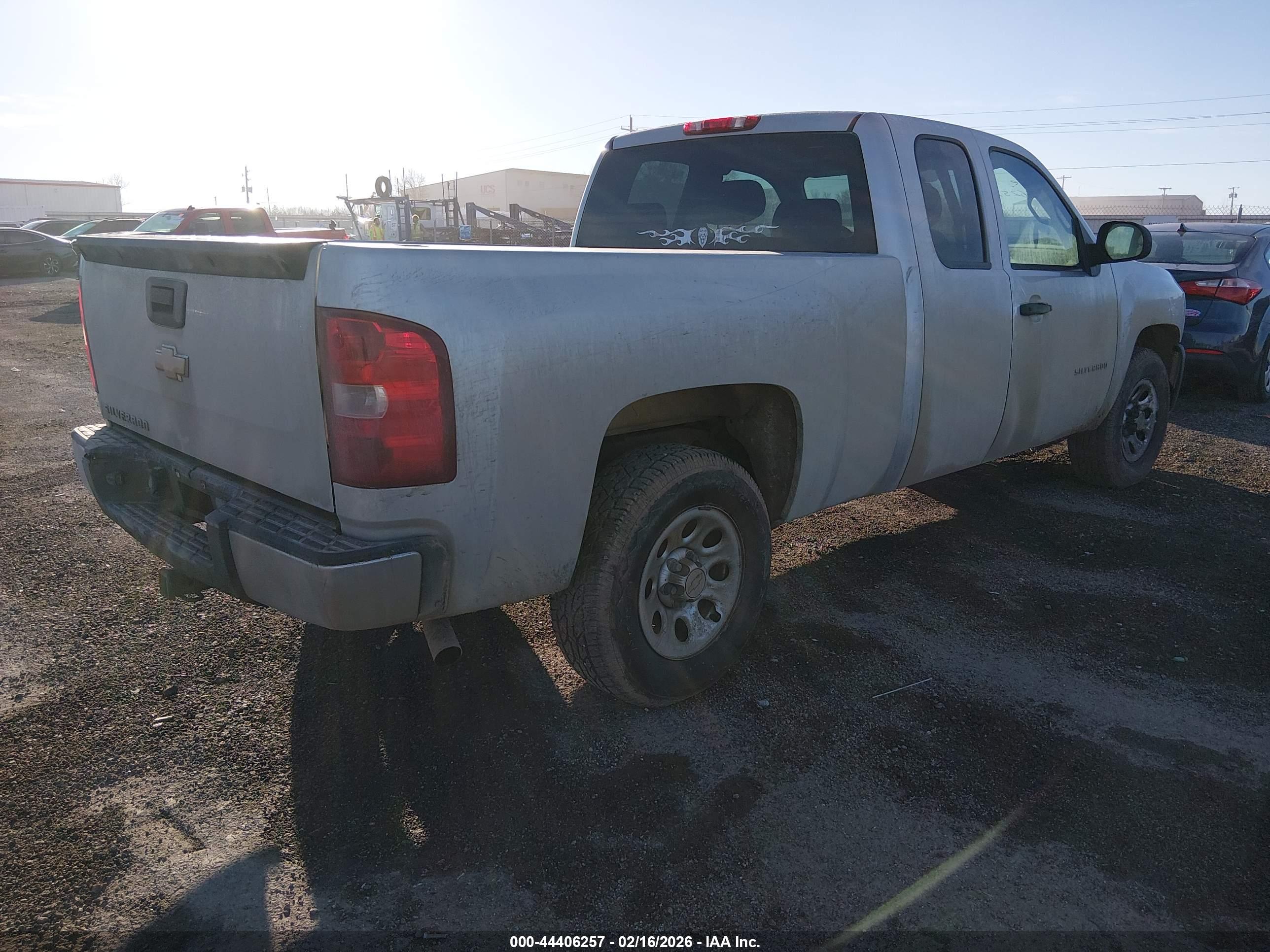 CHEVROLET SILVERADO image 4