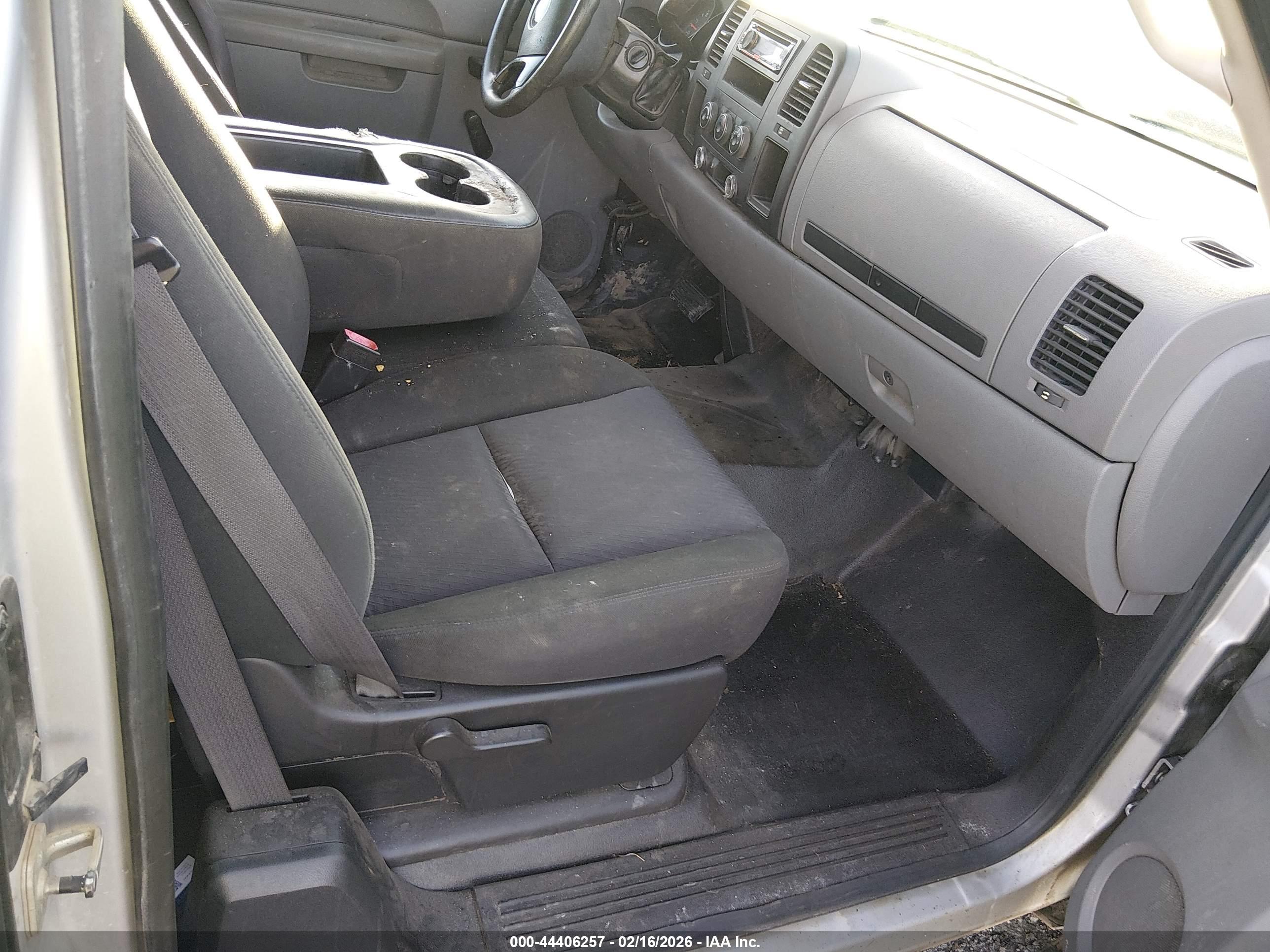 CHEVROLET SILVERADO image 5