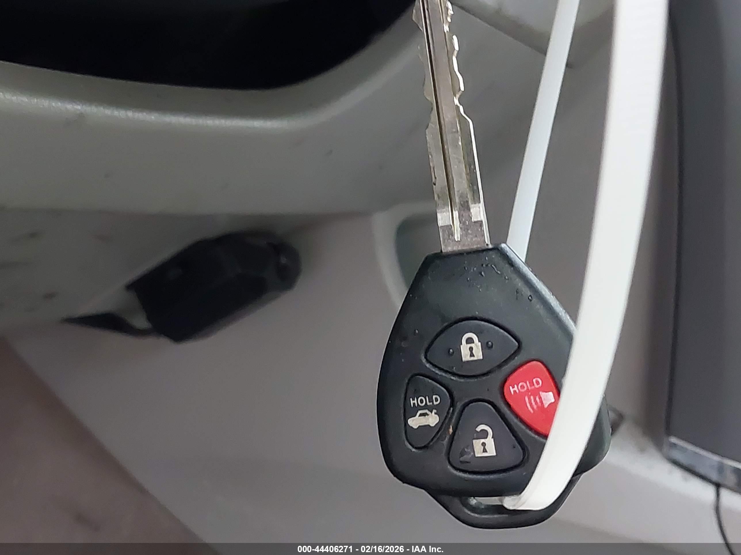 TOYOTA CAMRY image 11