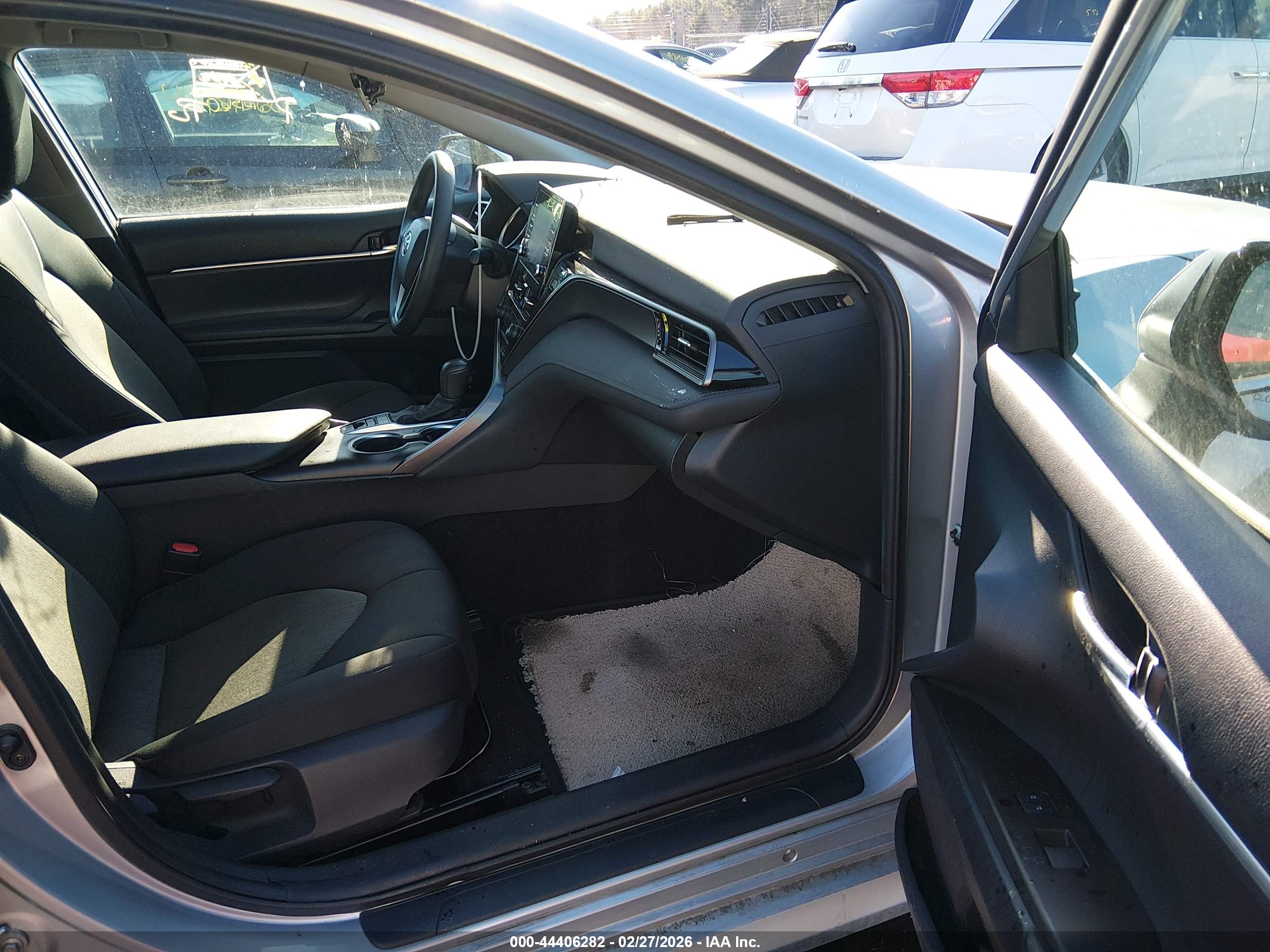 TOYOTA CAMRY image 5
