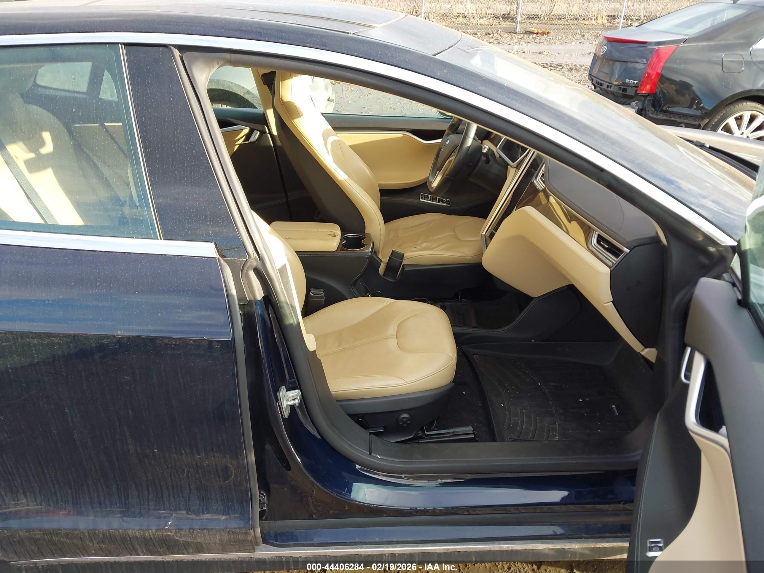 TESLA MODEL image 5