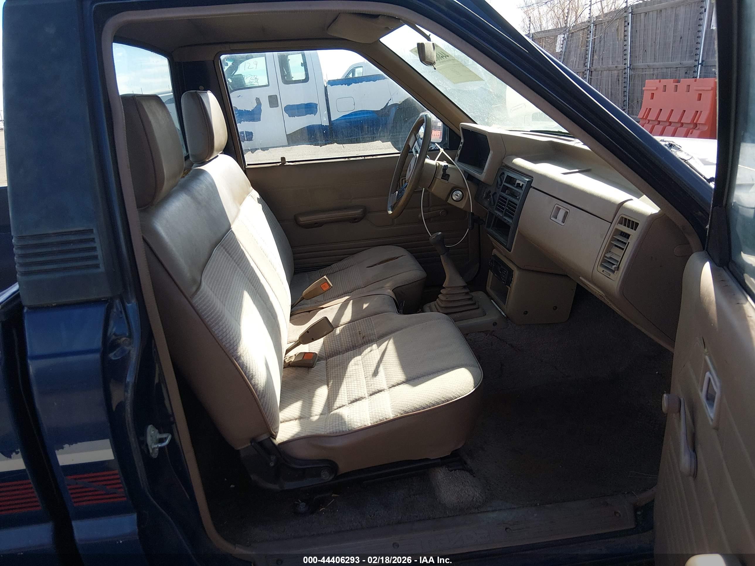 MAZDA B2200 image 5