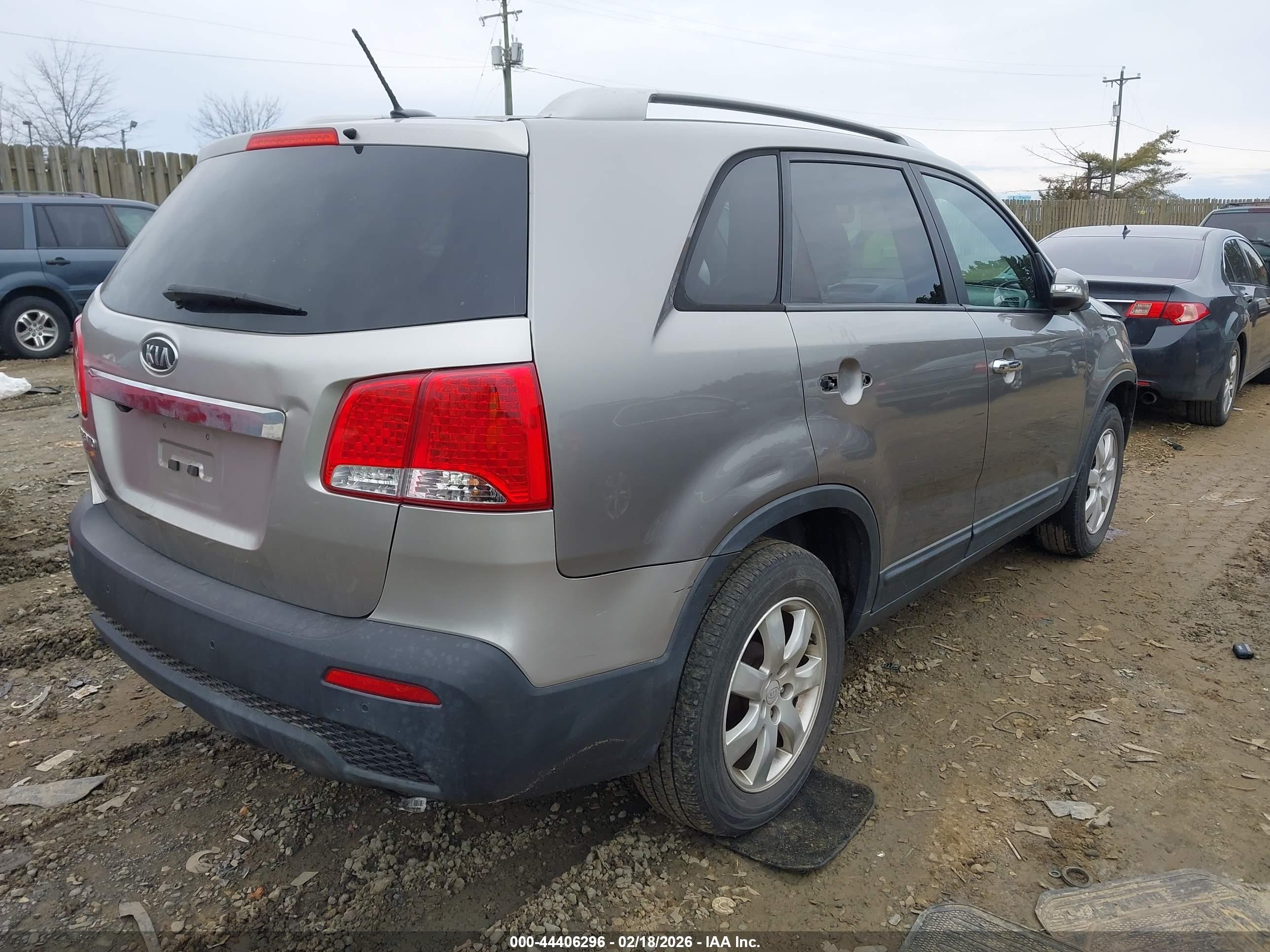 KIA SORENTO image 4