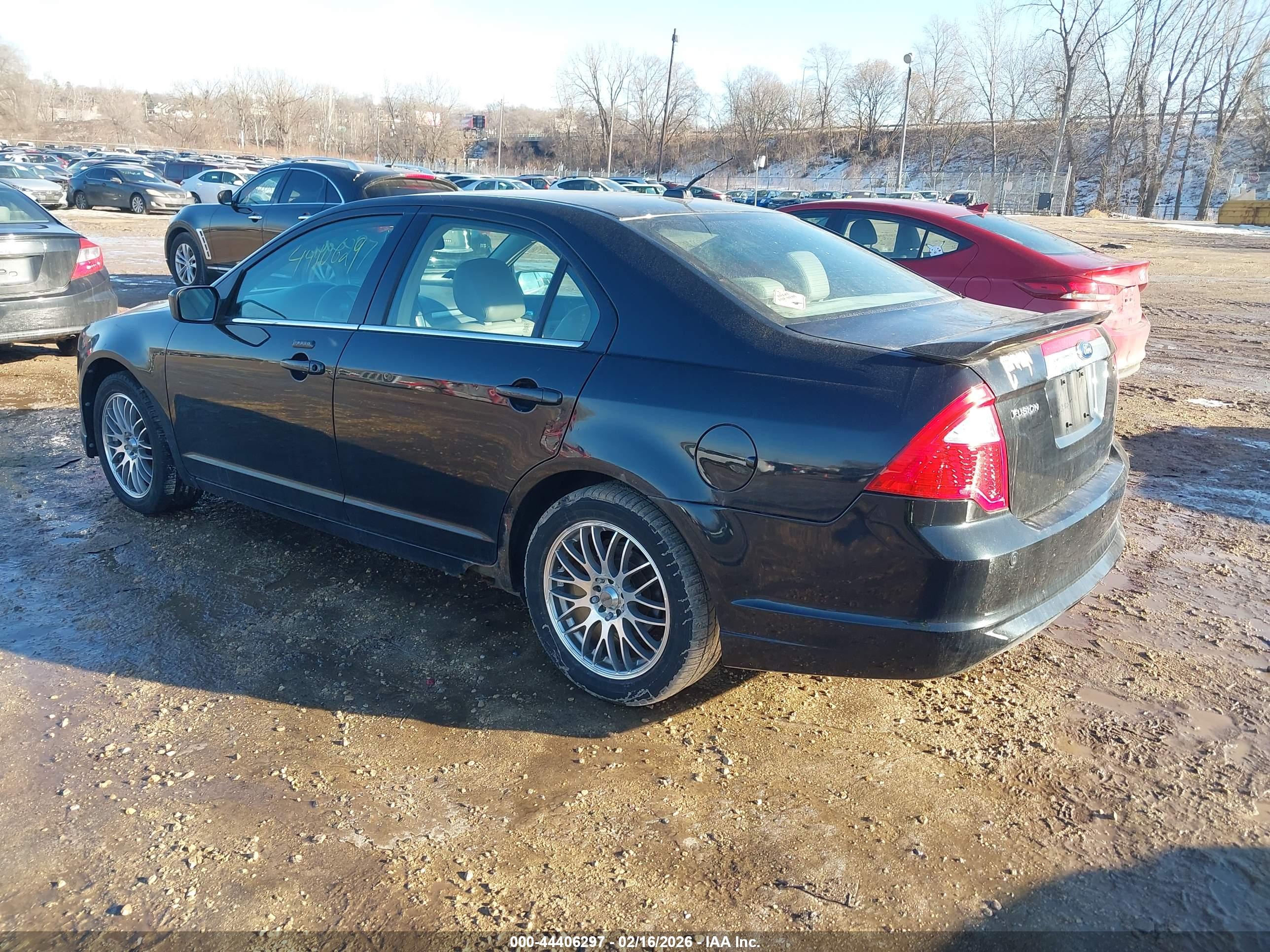 FORD FUSION image 3