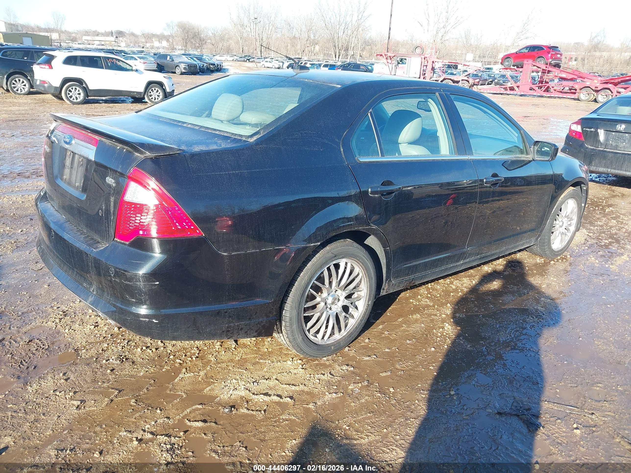 FORD FUSION image 4